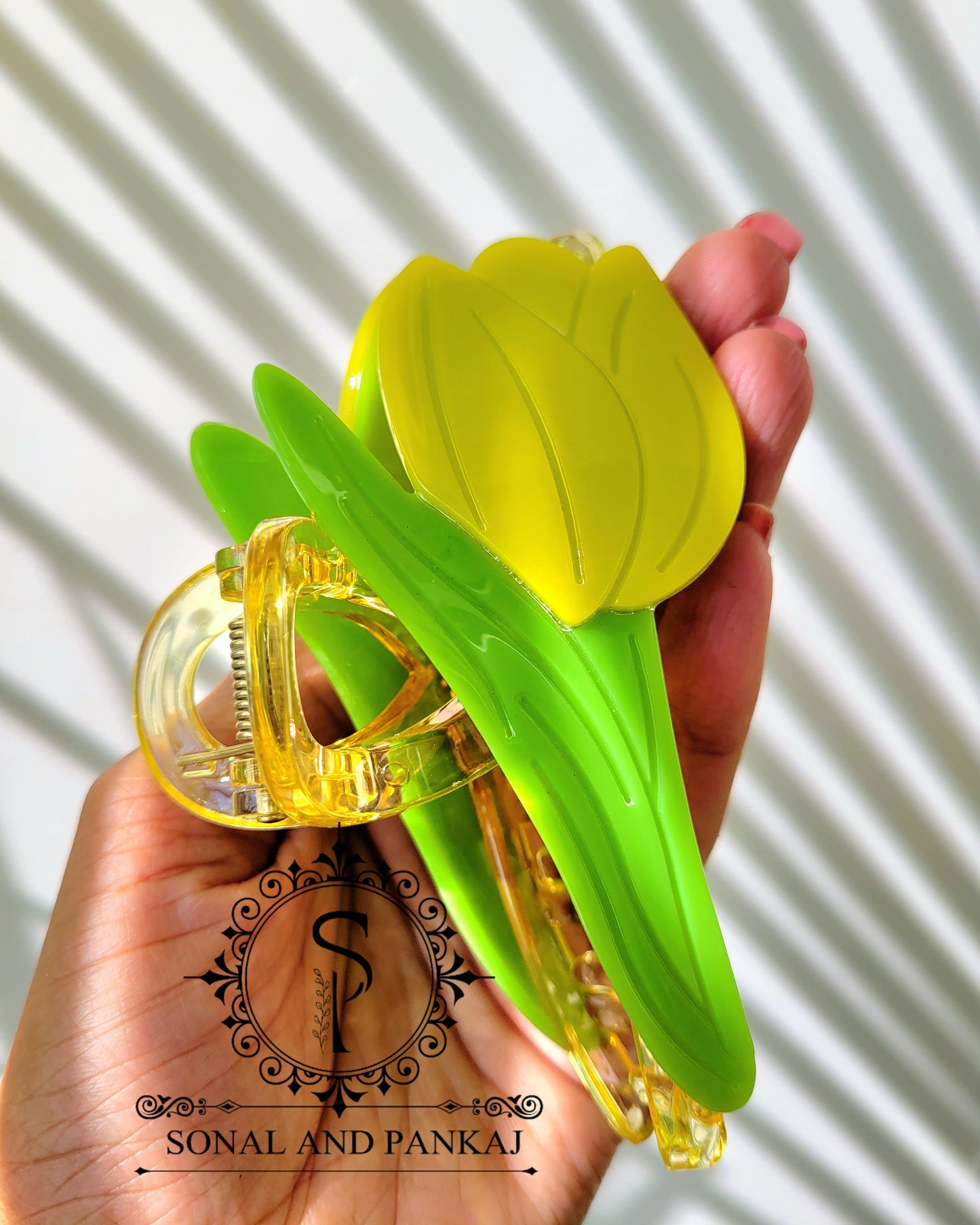 Tulip Hair Claw Clip - (Pack Of 1) - HB01292