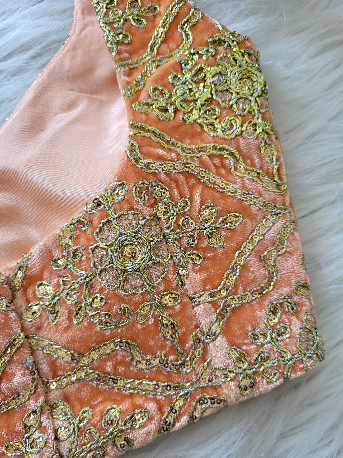 Peach Embroidered Velvet Blouse With Crushed Leheriya Palloo Saree - SA01375