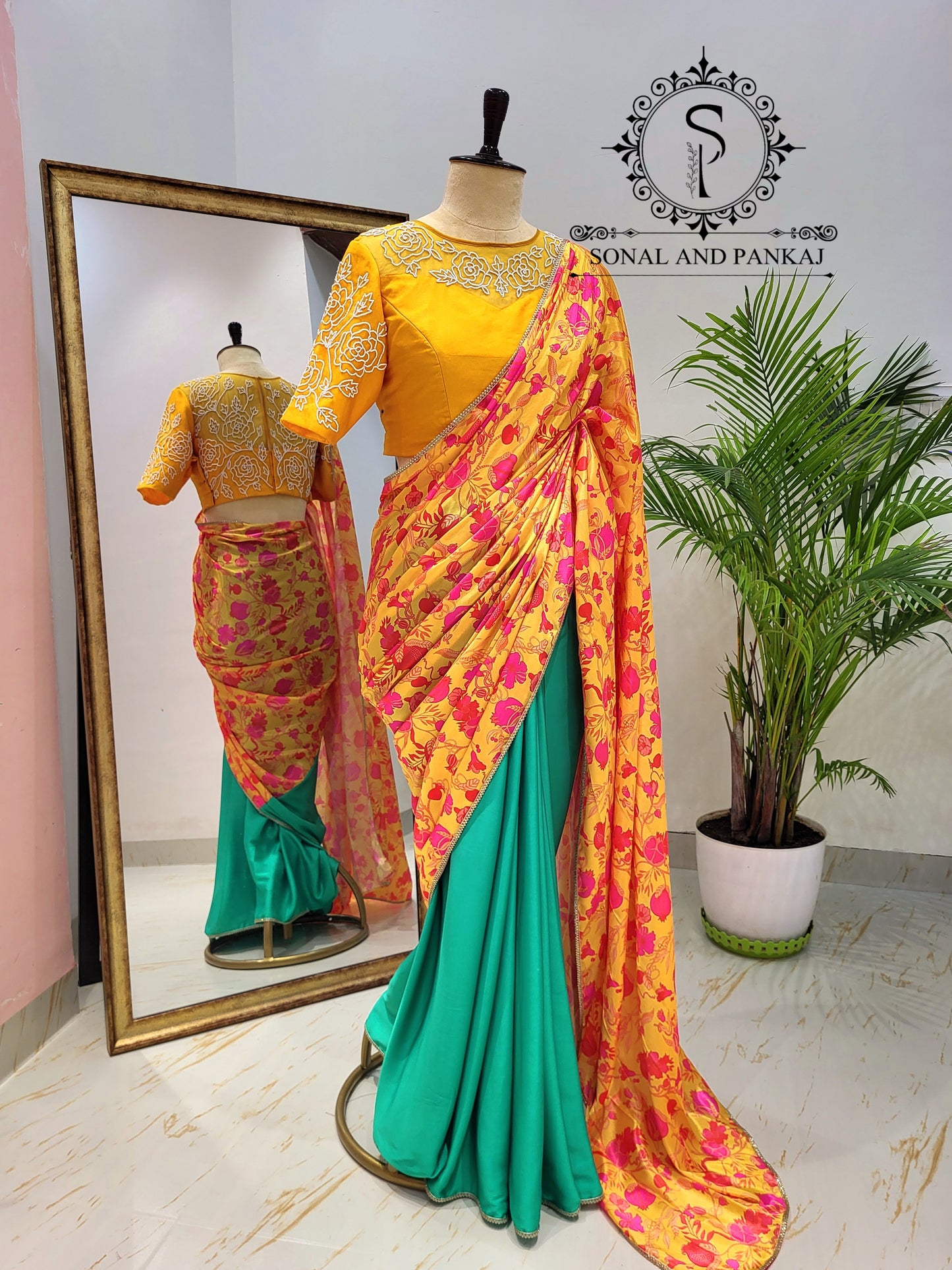 Chemisier brodé à la main bleu paon - BL01037