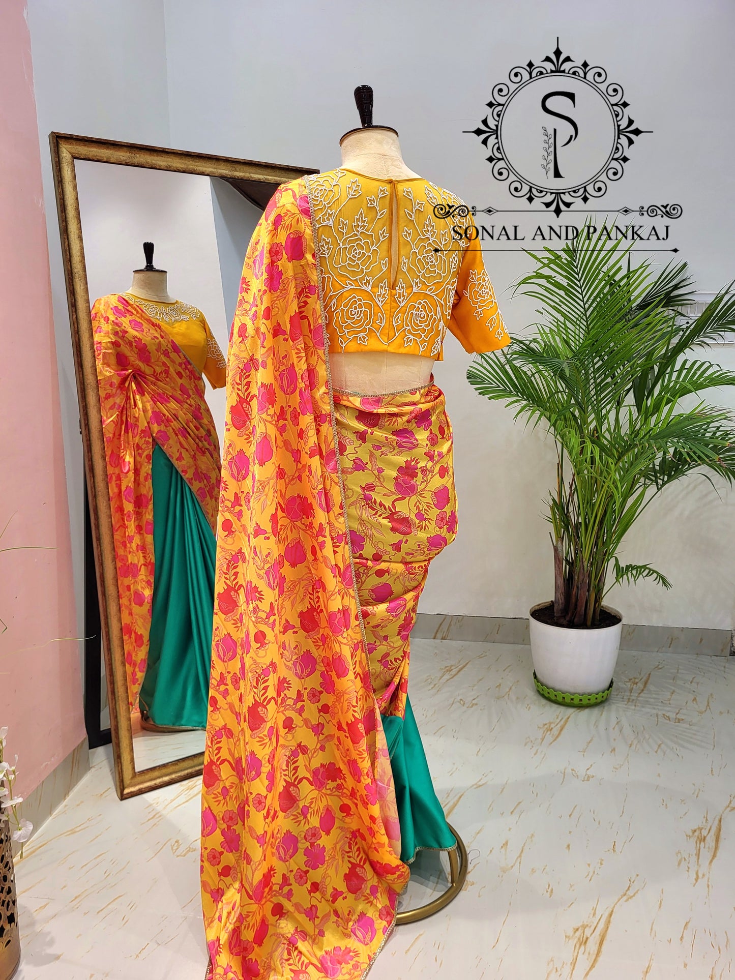 Chemisier brodé à la main bleu paon - BL01037