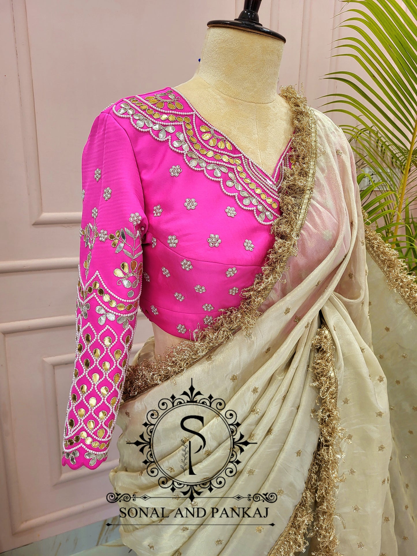 Chemisier à paillettes dorées avec sari prêt à draper - SA00929