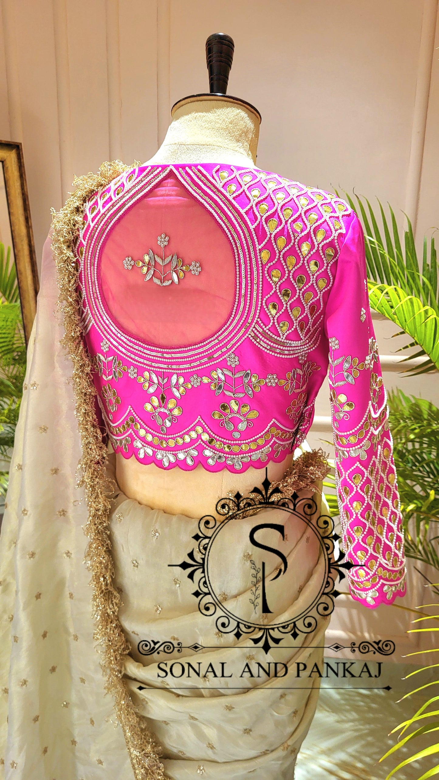 Chemisier à paillettes dorées avec sari prêt à draper - SA00929