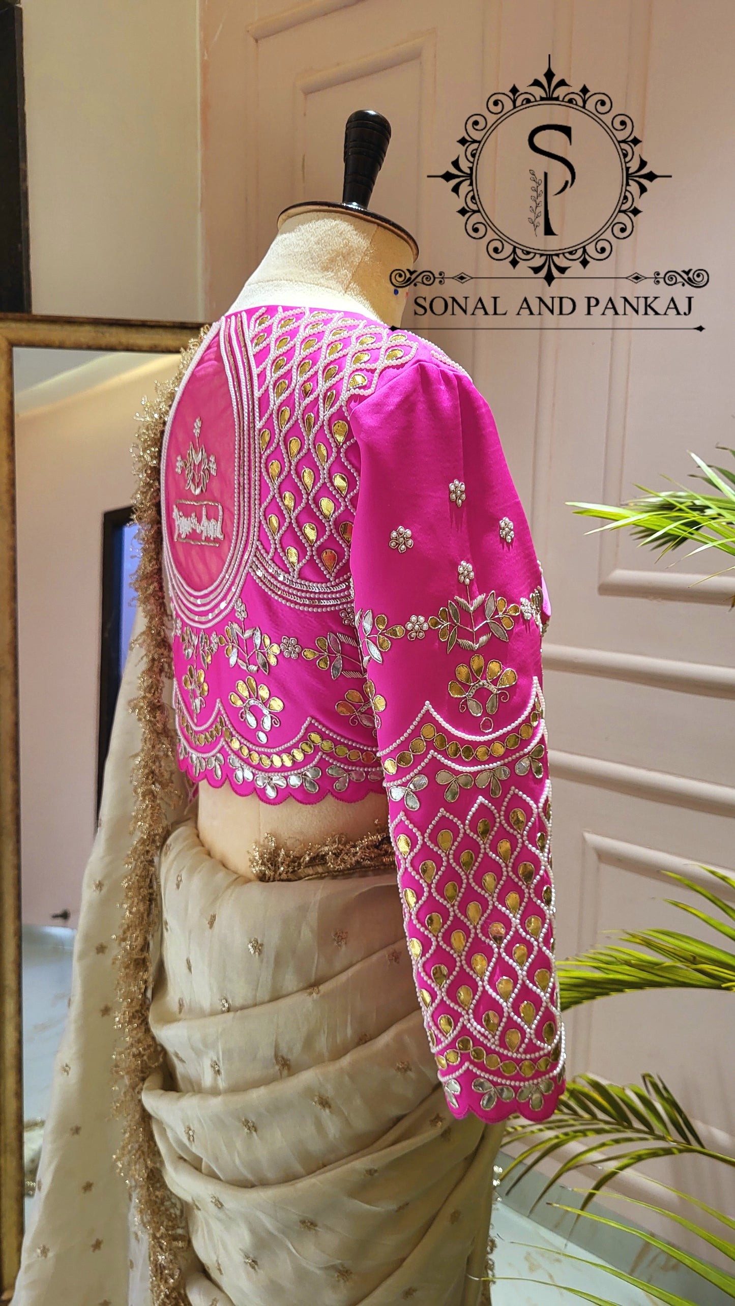 Chemisier à paillettes dorées avec sari prêt à draper - SA00929