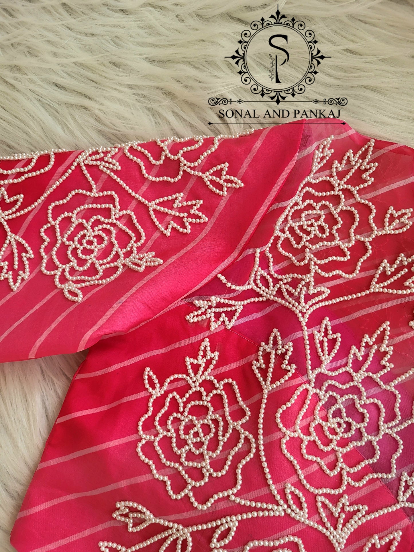 Chemisier brodé à la main bleu paon - BL01037