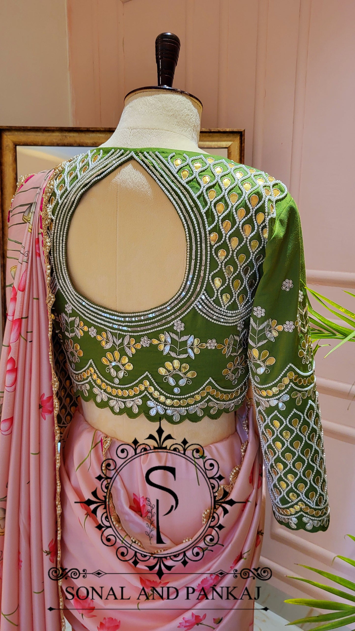 Chemisier à paillettes dorées avec sari prêt à draper - SA00929