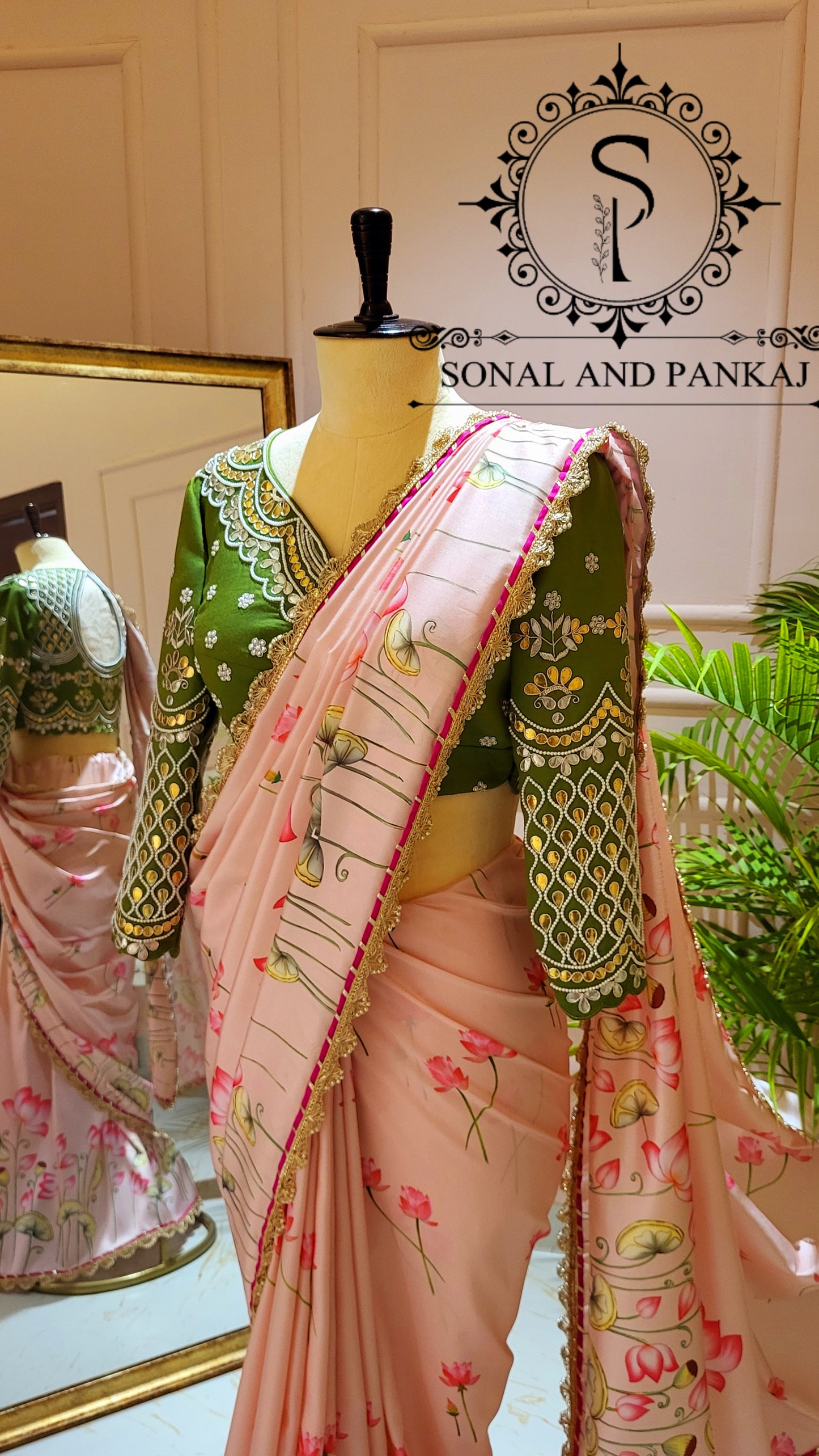 Chemisier à paillettes dorées avec sari prêt à draper - SA00929