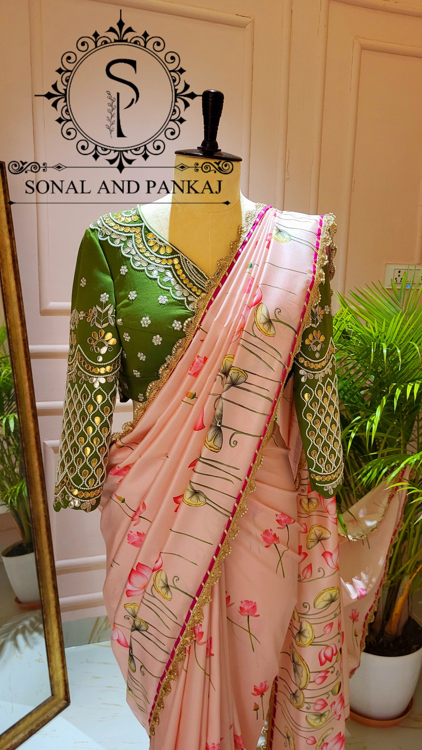 Chemisier à paillettes dorées avec sari prêt à draper - SA00929