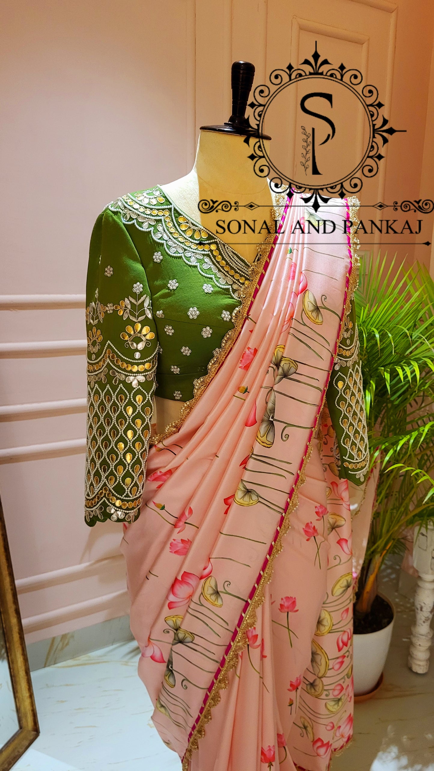 Chemisier à paillettes dorées avec sari prêt à draper - SA00929