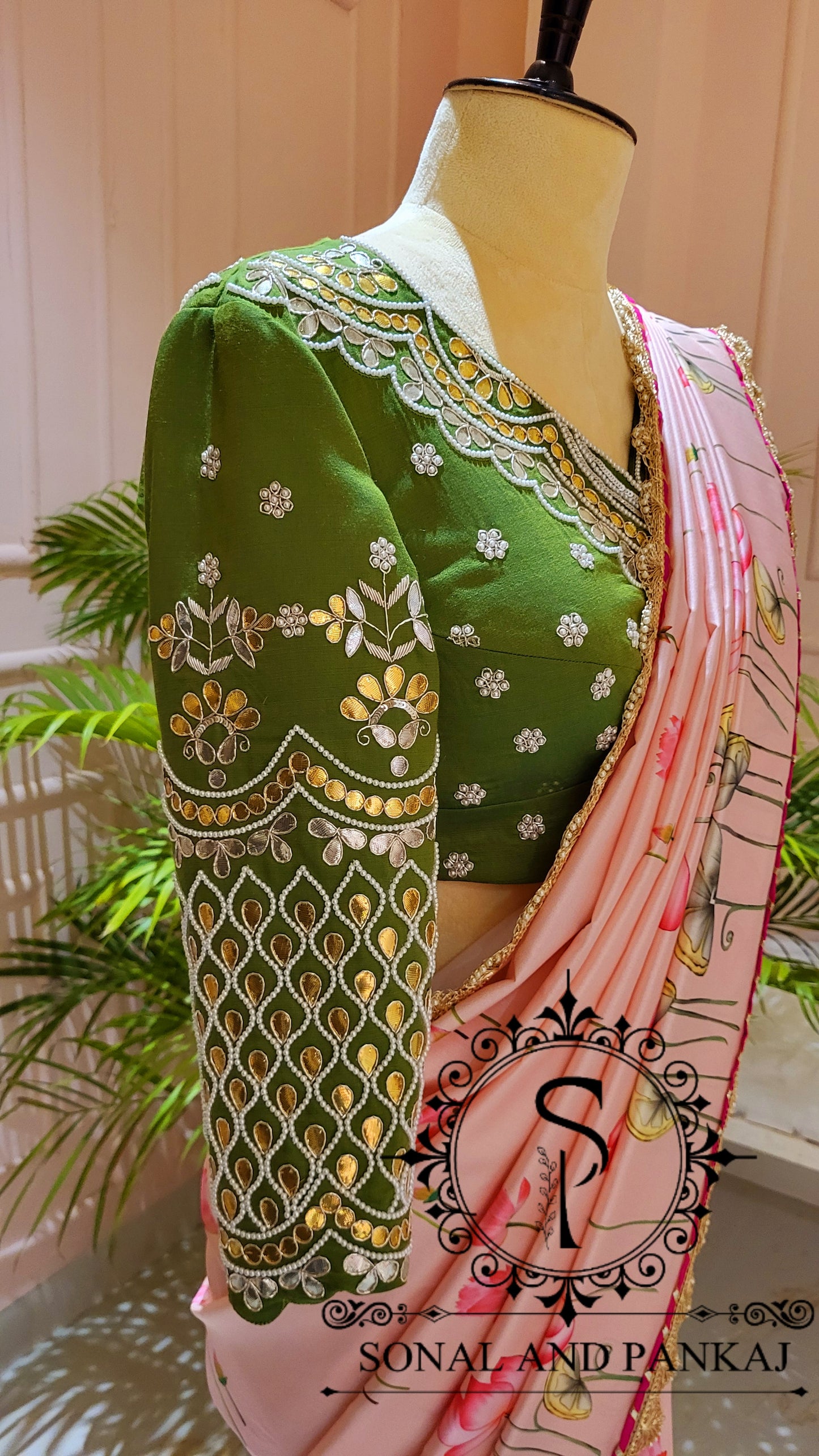 Chemisier à paillettes dorées avec sari prêt à draper - SA00929