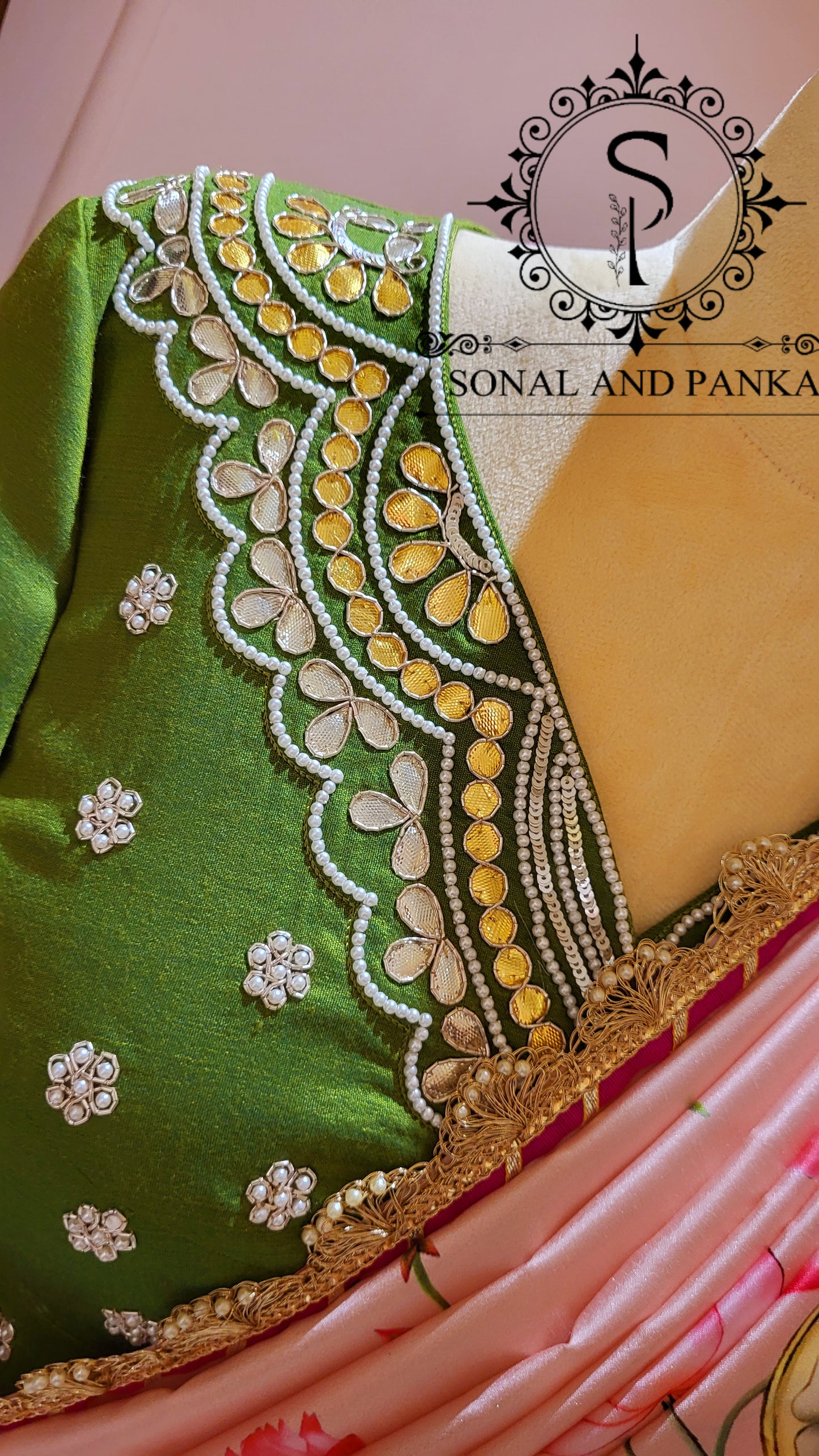 Chemisier à paillettes dorées avec sari prêt à draper - SA00929