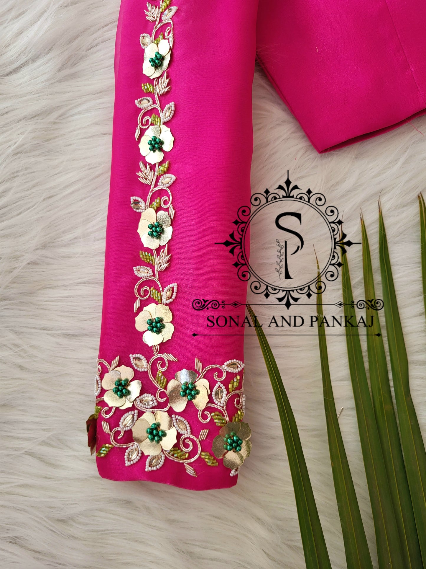 Rose Bandhani Gotta Patti Blouse brodée à la main - BL01044