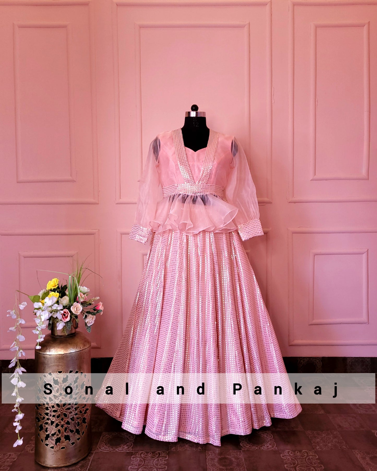 Blouse pêche de créateur avec paillettes Lehenga - LH00994