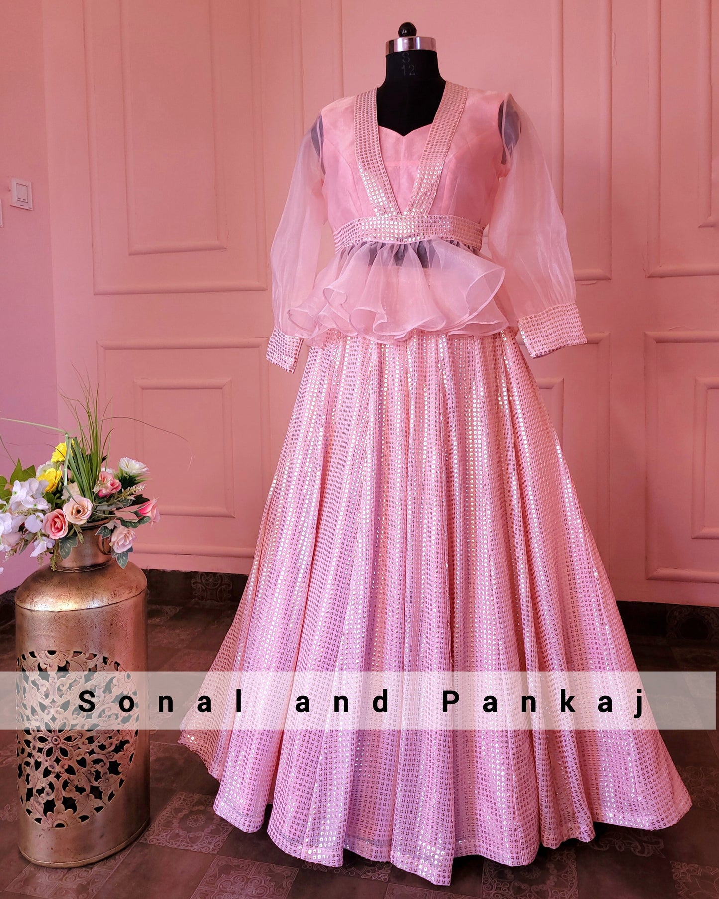 Blouse pêche de créateur avec paillettes Lehenga - LH00994