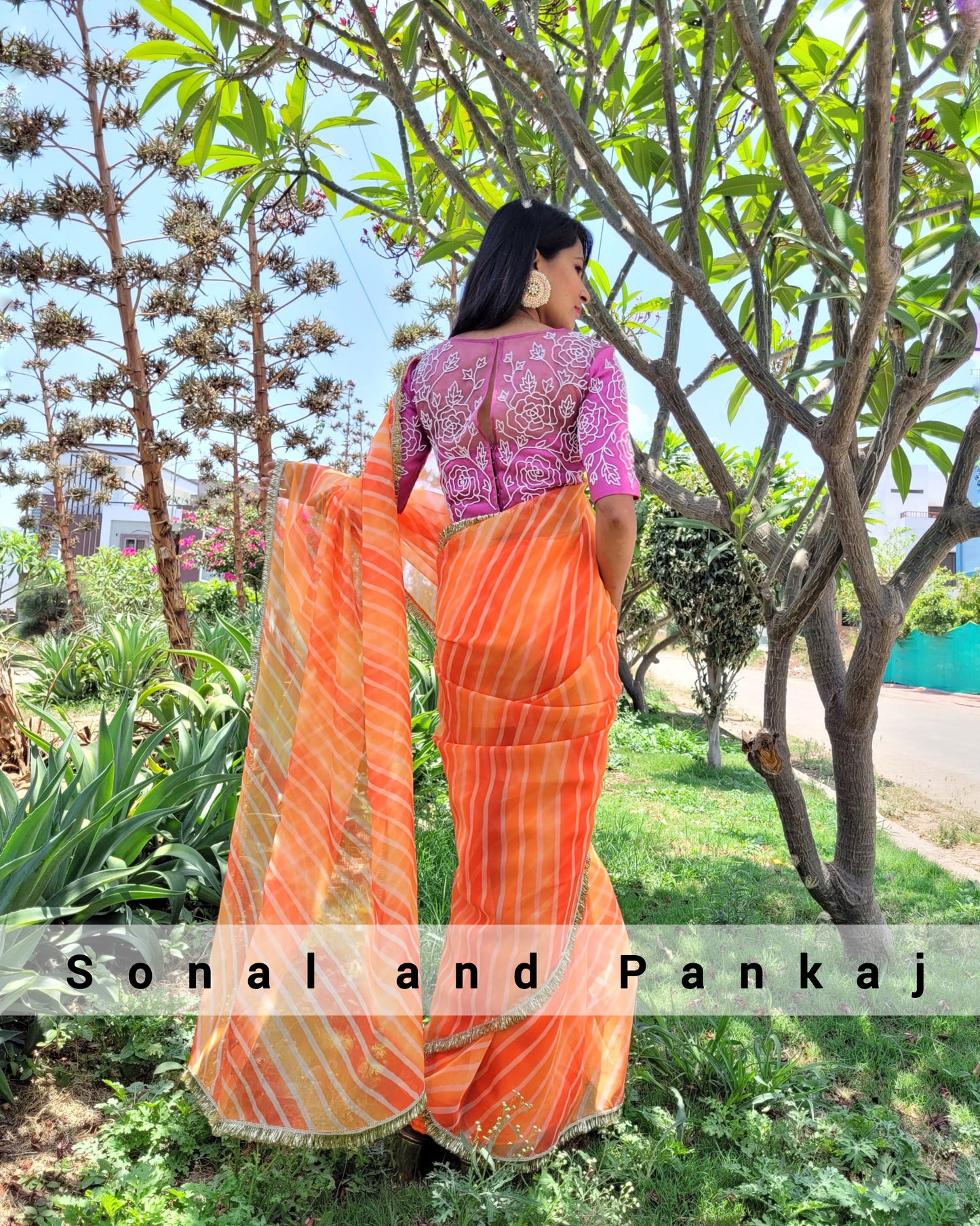 Chemisier brodé à la main bleu paon - BL01037