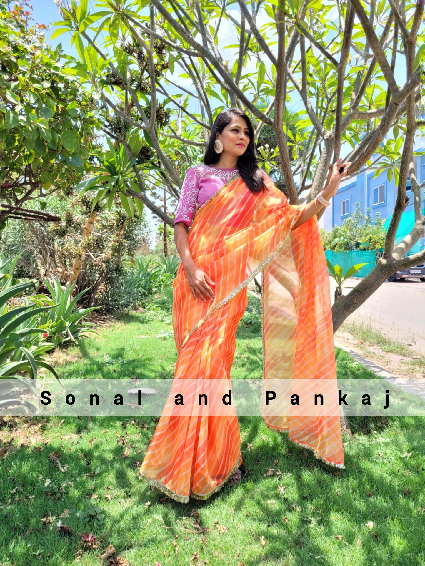 Chemisier brodé à la main bleu paon - BL01037