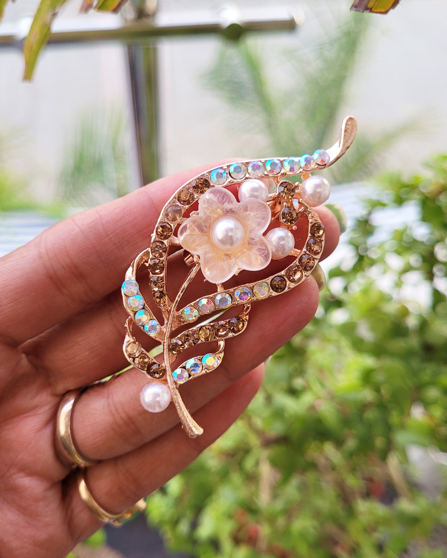 Crystal Garland Brooches (Pack Of 1) - RG01298