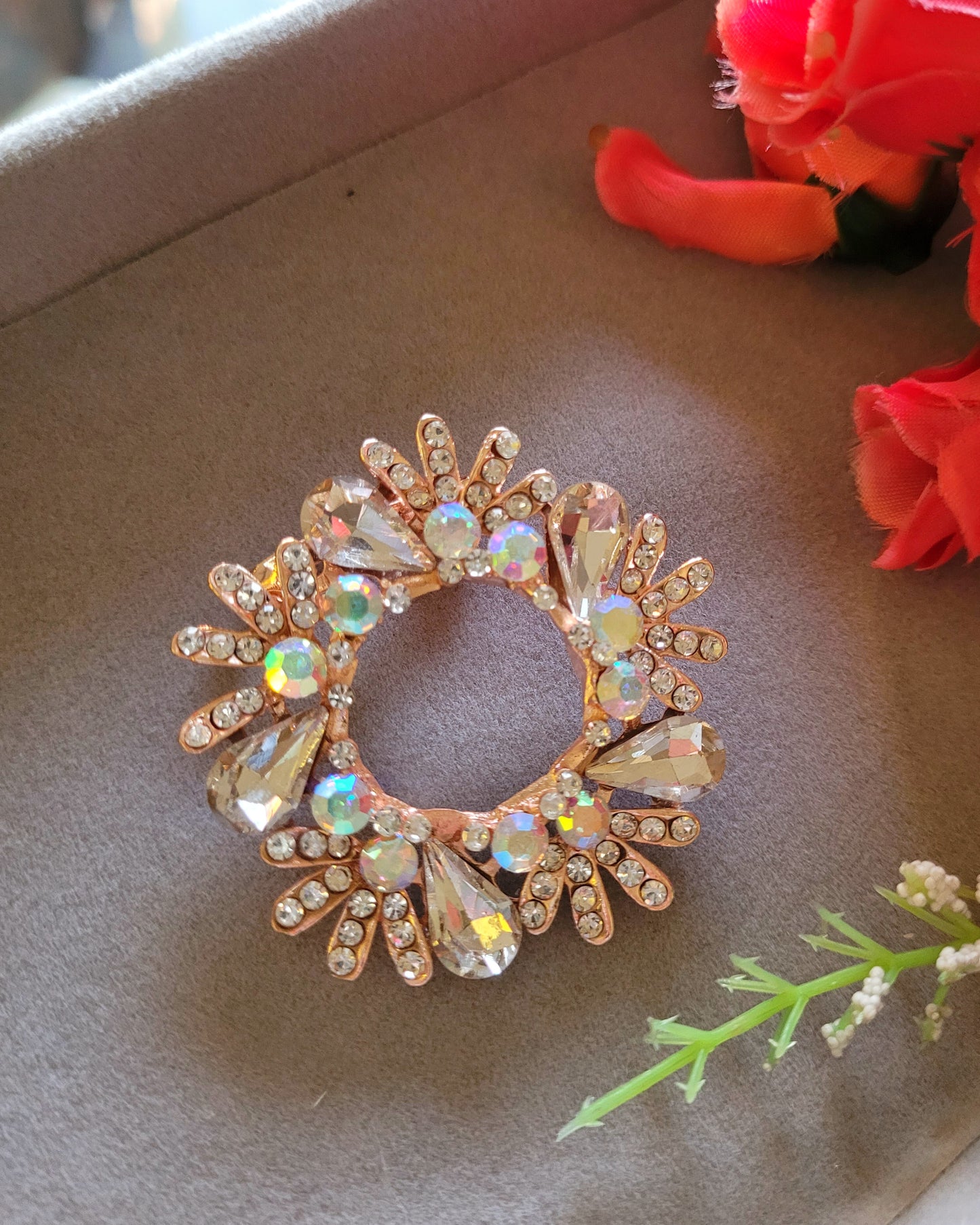 Crystal Garland Brooches (Pack Of 1) - RG01298