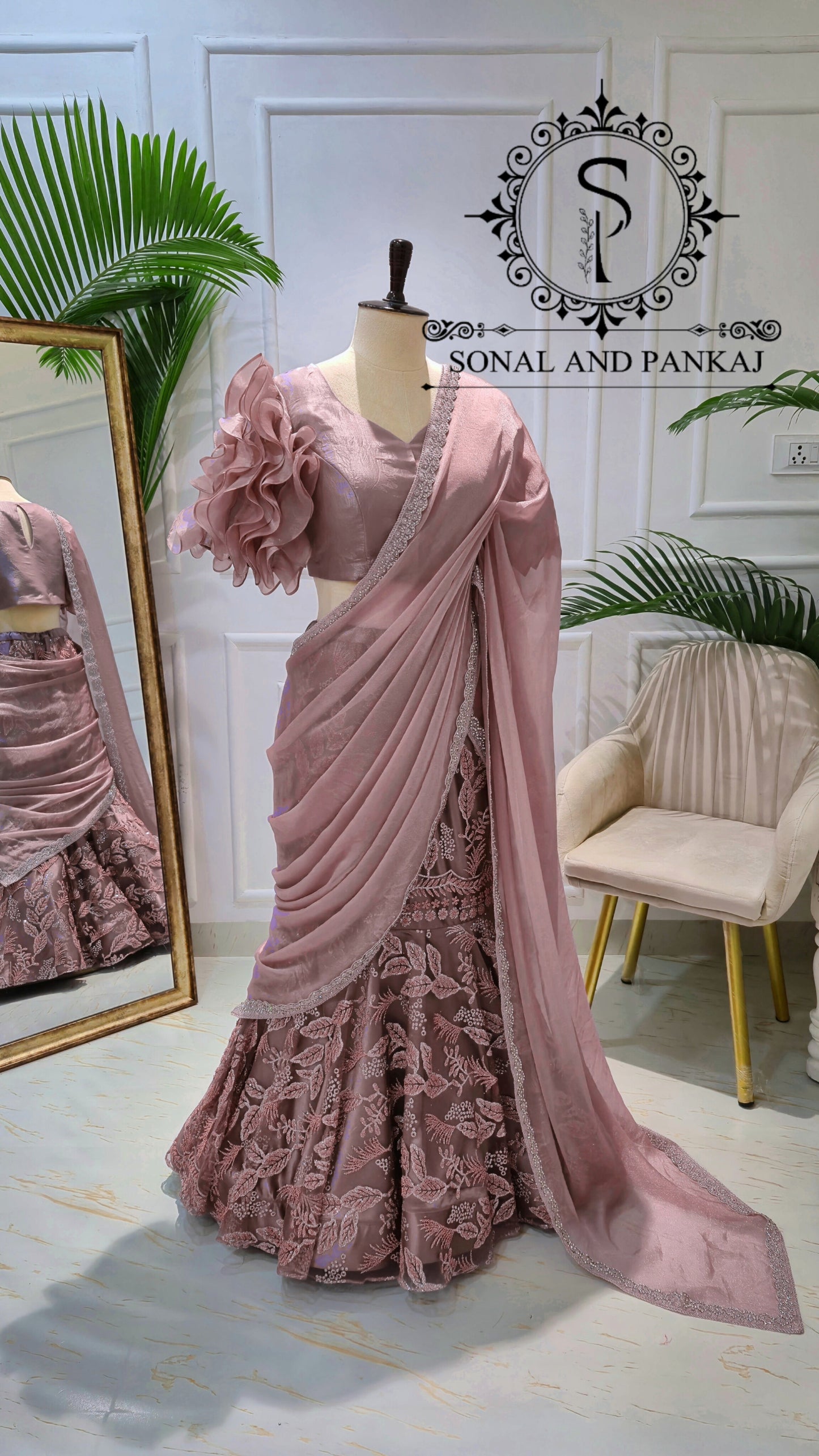 Chemisier de style veste brodée de paon 3D avec sari à volants prêt à porter - SA00727