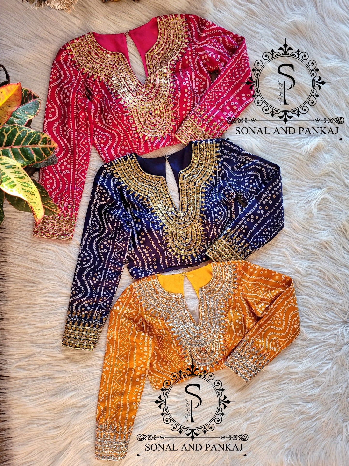 Blouse brodée à la main Bandhani Gotta Patti bleu marine - BL01045