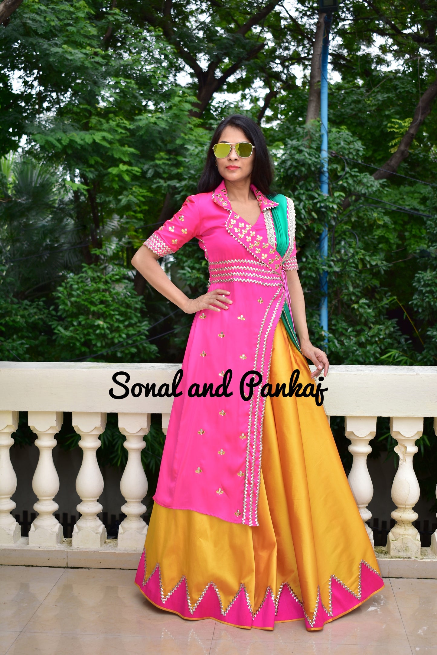 Magnifique Lehenga et chemisier de notre collection Traditions of India - LH00370