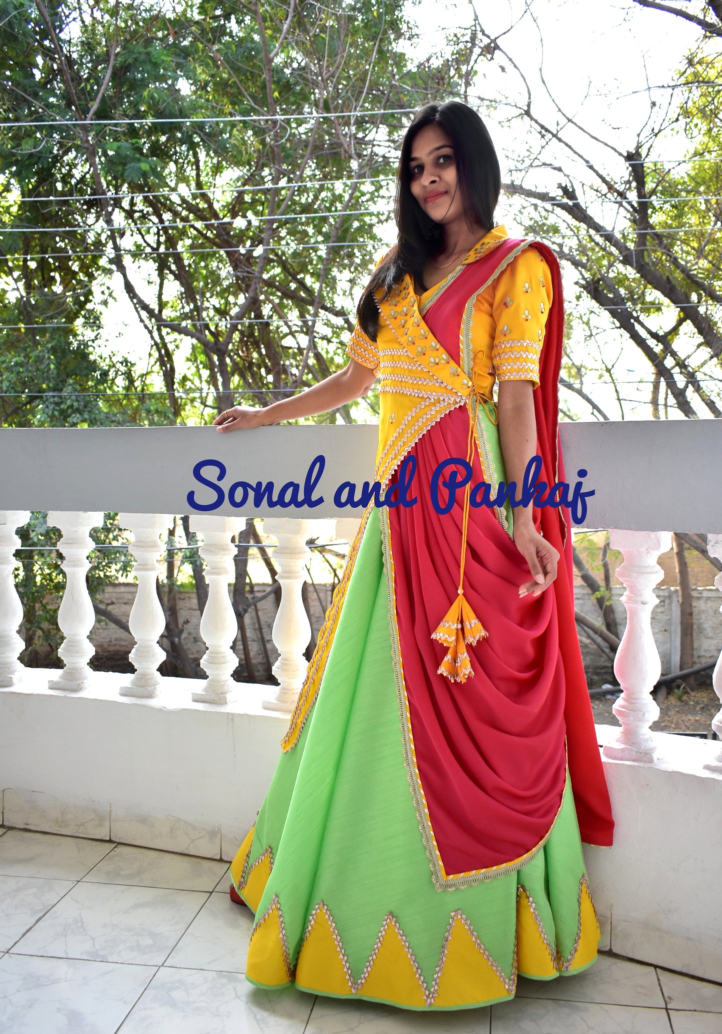 Magnifique chemisier Lehenga et veste de notre collection Traditions of India - LH00391