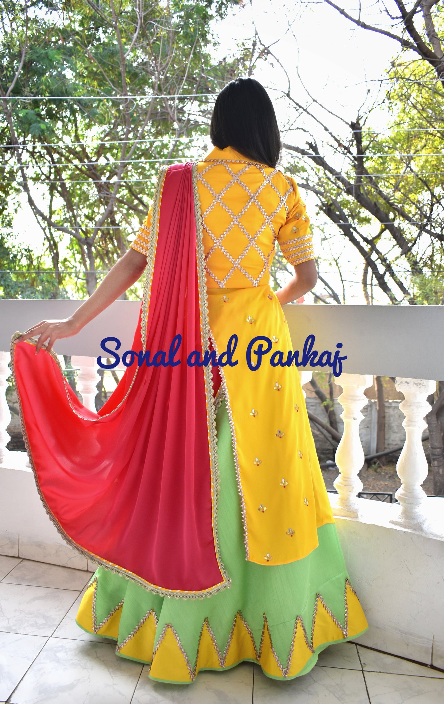 Magnifique chemisier Lehenga et veste de notre collection Traditions of India - LH00391
