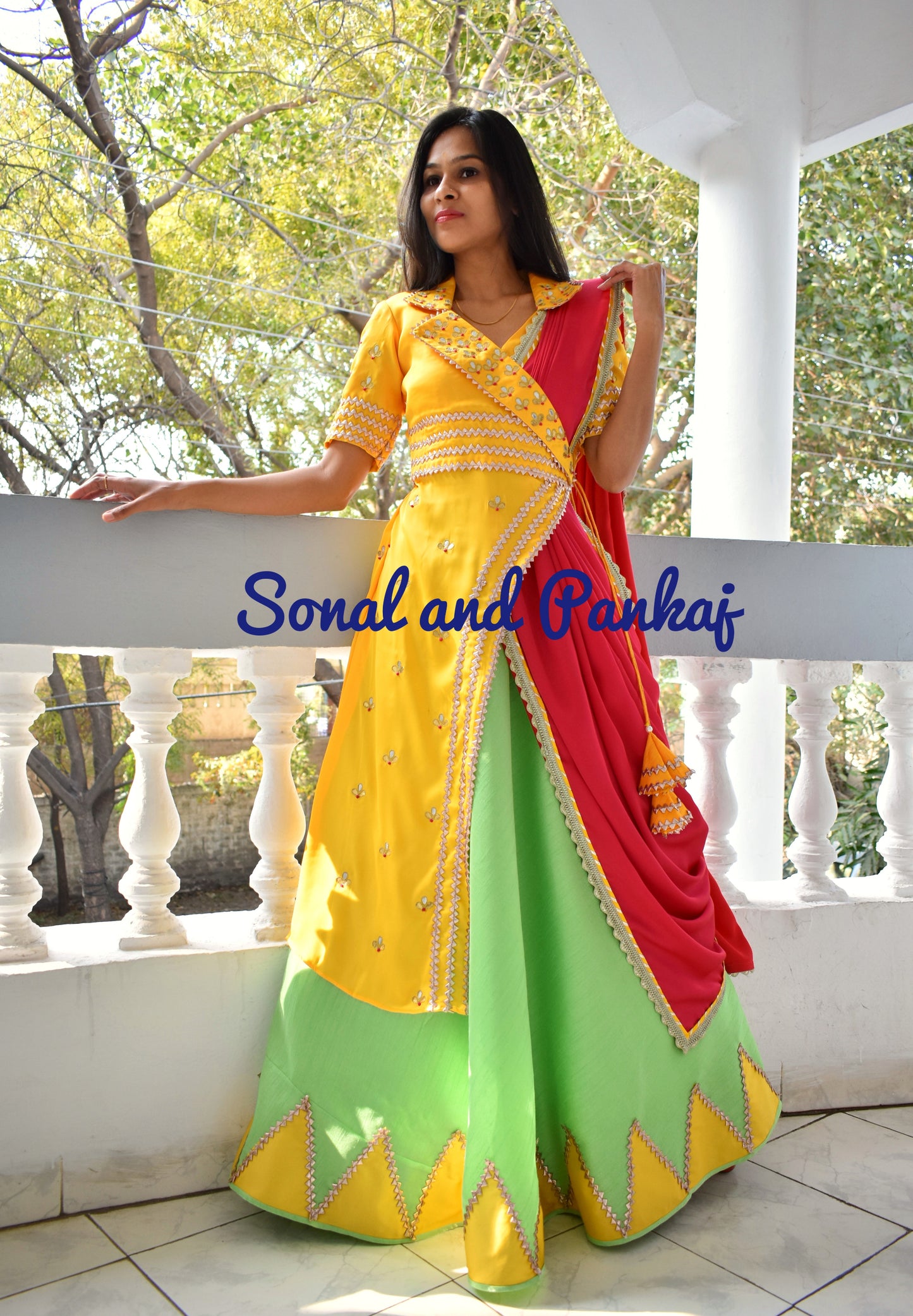 Magnifique chemisier Lehenga et veste de notre collection Traditions of India - LH00391