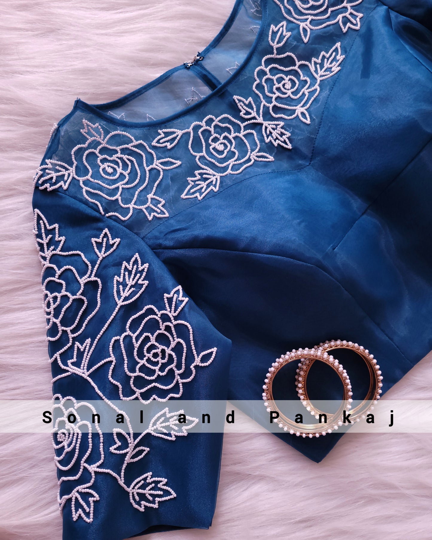 Chemisier brodé à la main bleu paon - BL01037