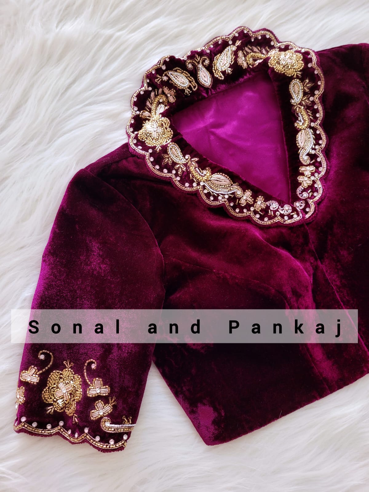 Blouse brodée à la main en velours couleur vin - BL000840