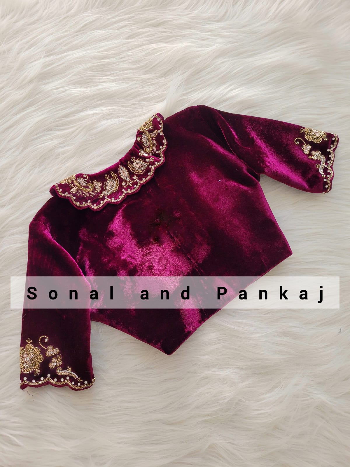 Blouse brodée à la main en velours couleur vin - BL000840