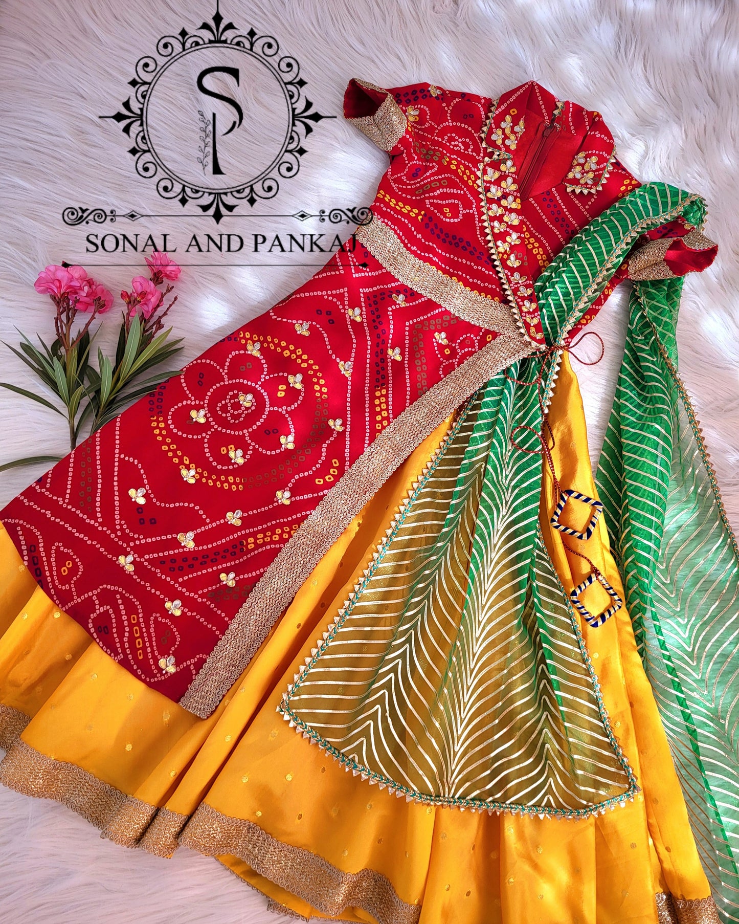 Magnifique Lehenga et chemisier de notre collection Traditions of India - LH00370