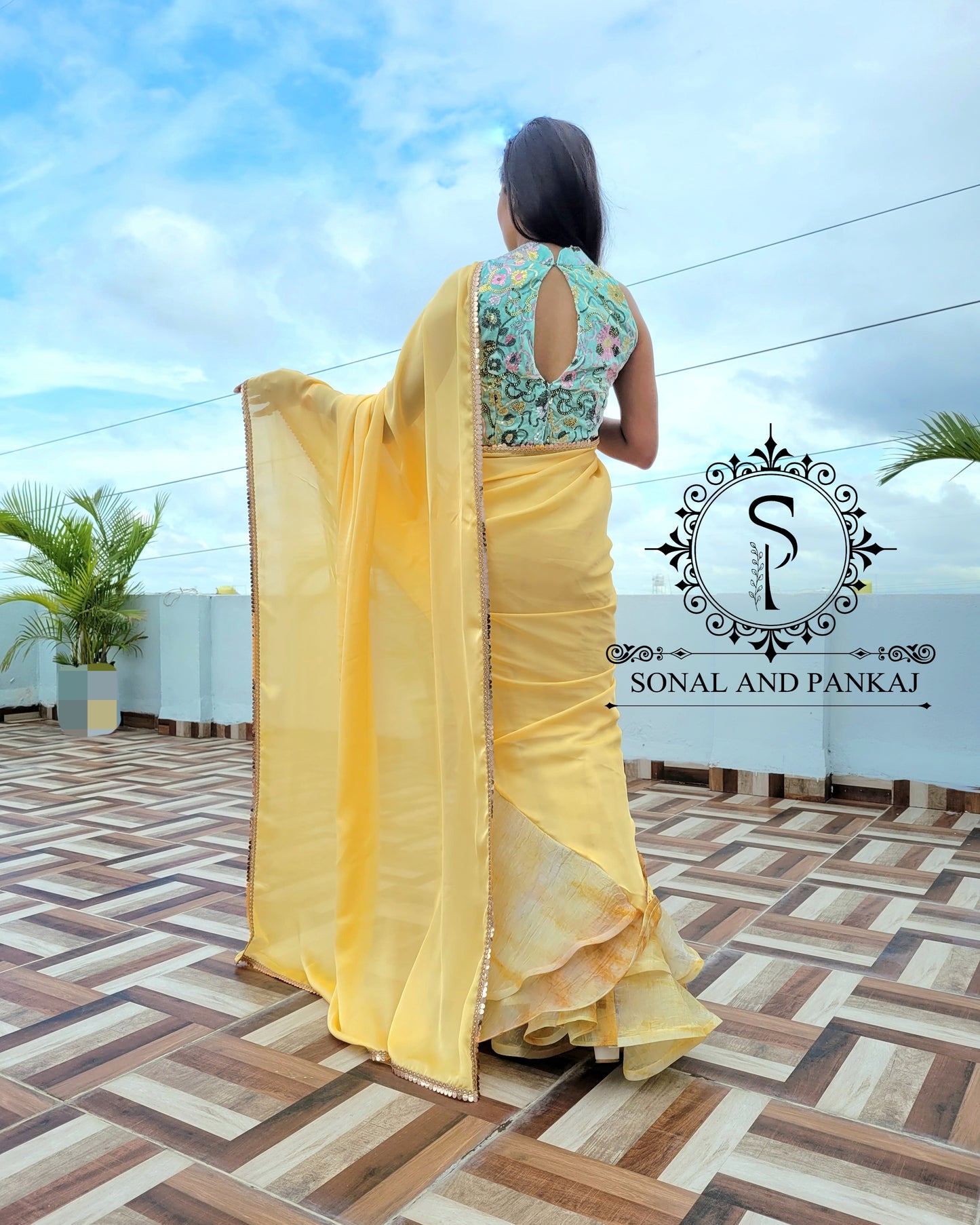 Chemisier brodé de créateur avec sari ombré prêt à draper - SA01111