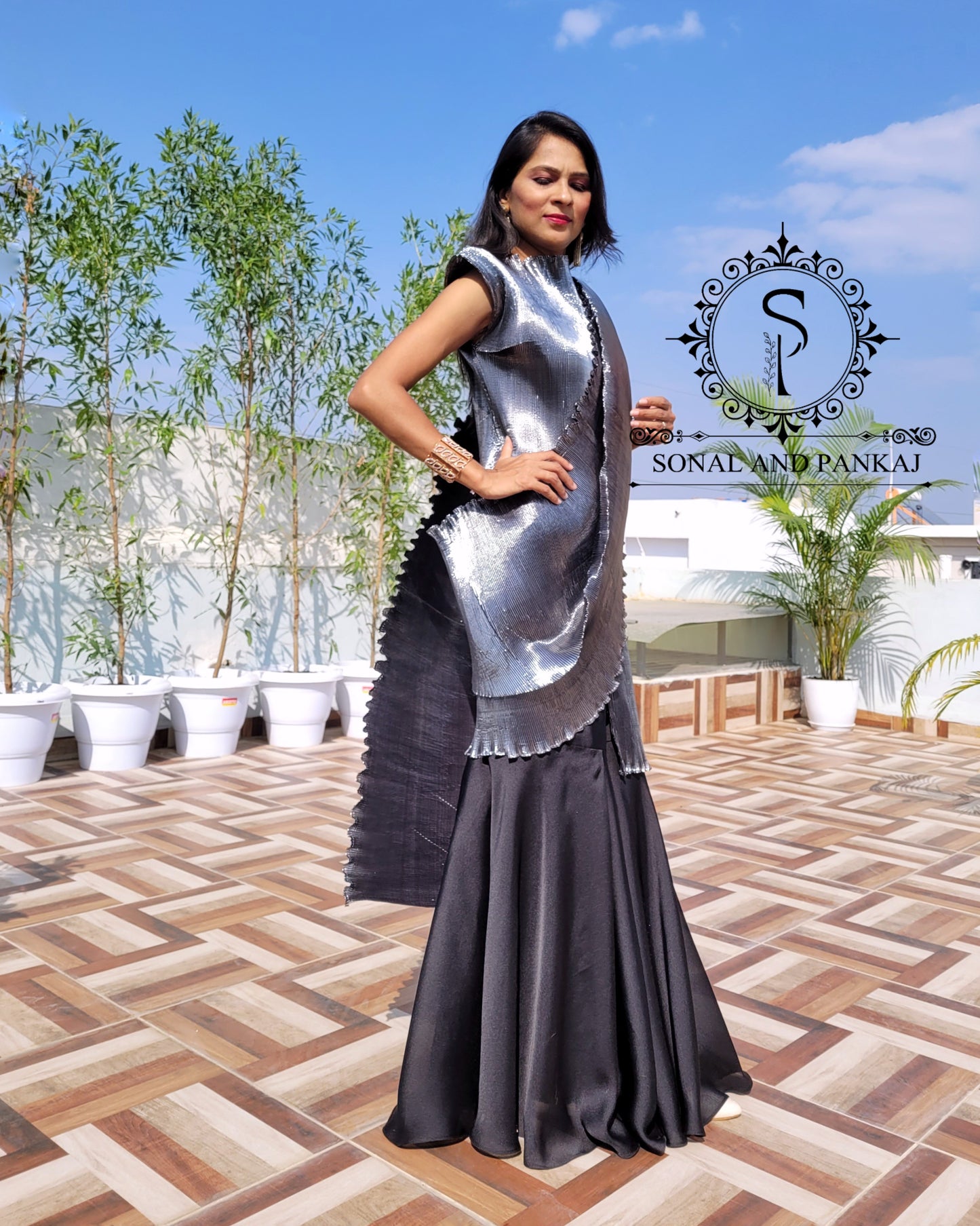 Chemisier de style haut plissé métallisé avec sari prêt à porter - RTW01190