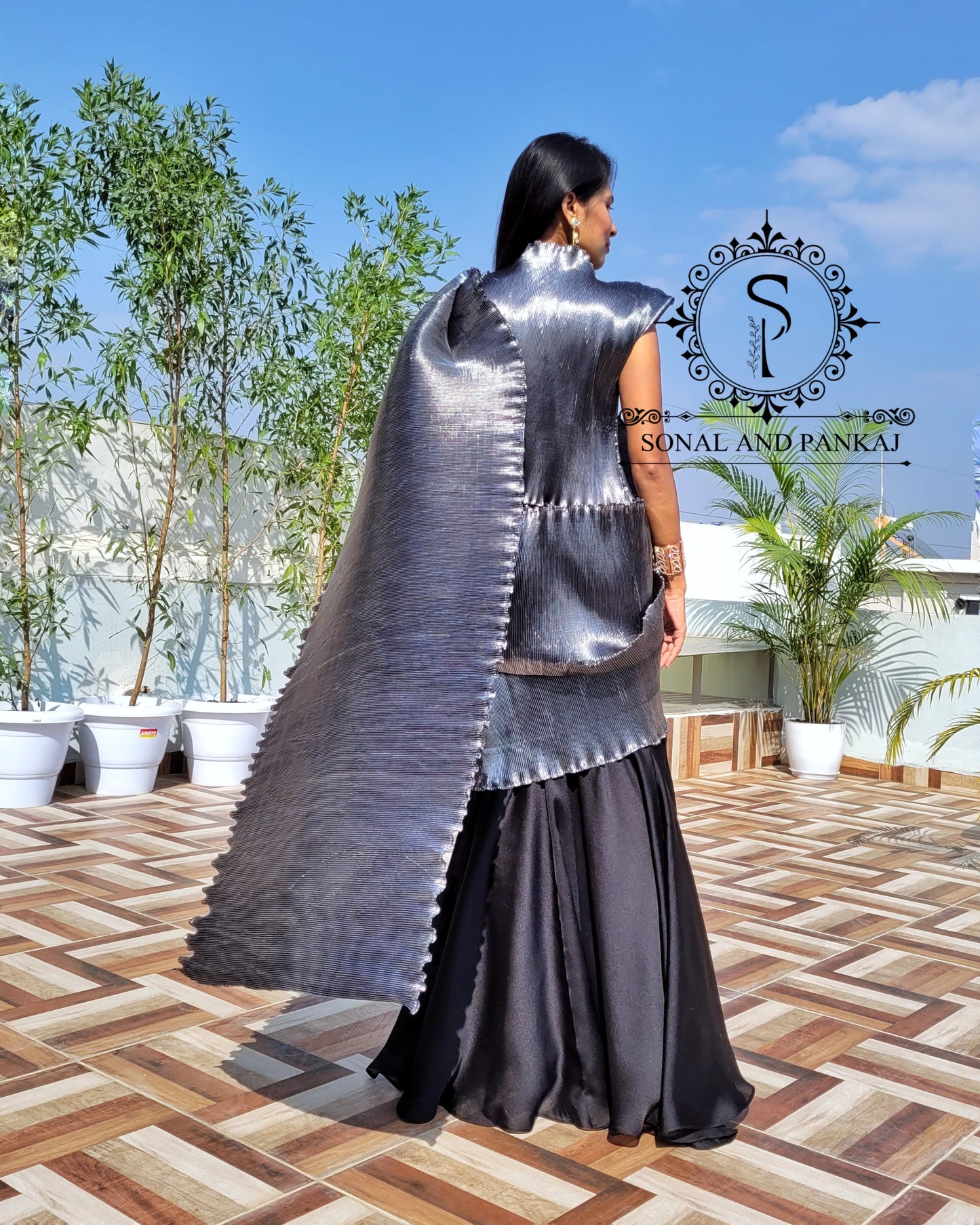 Chemisier de style haut plissé métallisé avec sari prêt à porter - RTW01190