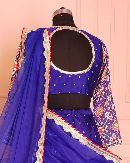 Chemisier Patola de style veste péplum avec un beau sari - SA01197