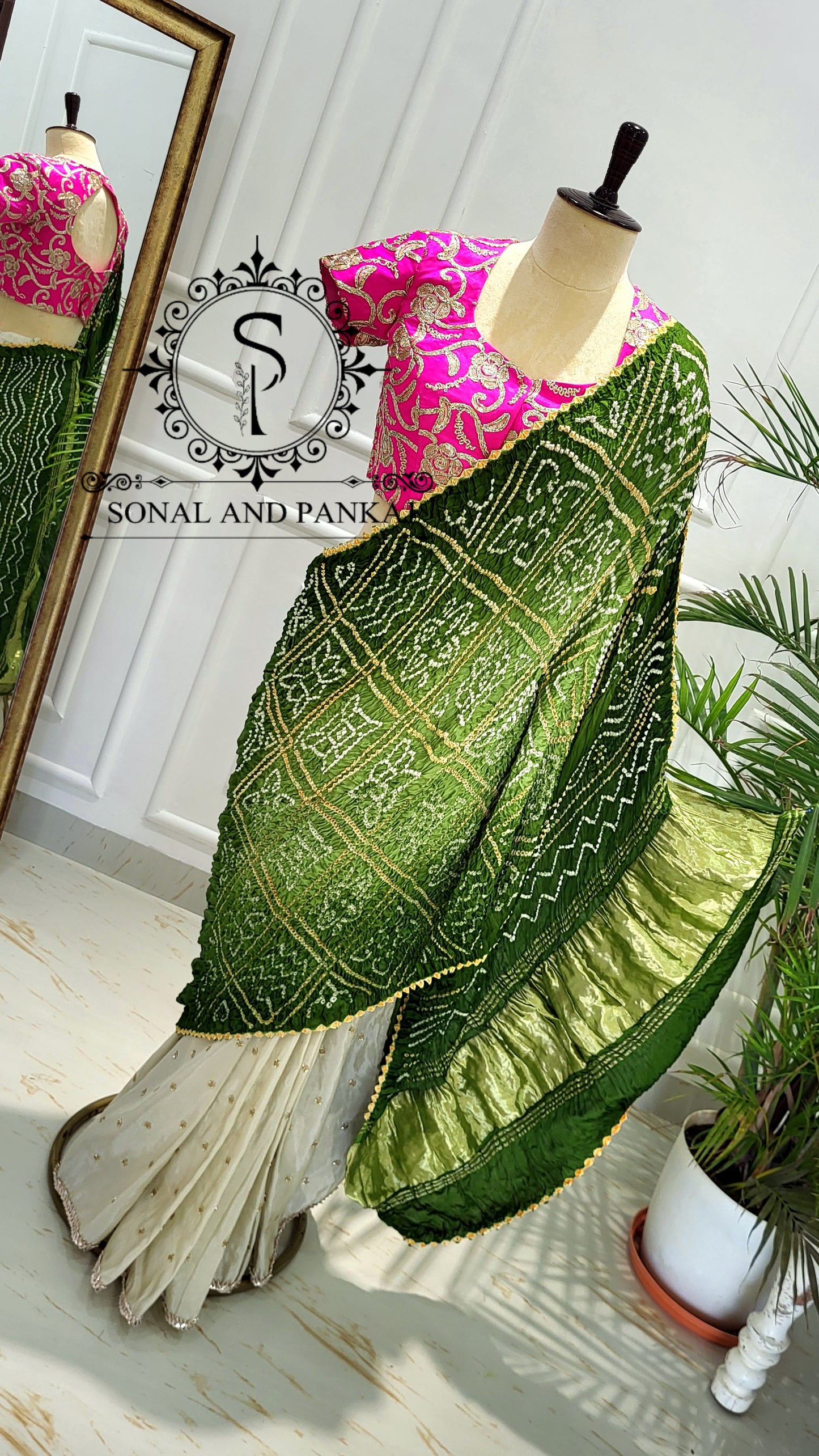 Chemisier à paillettes dorées avec sari prêt à draper - SA00929