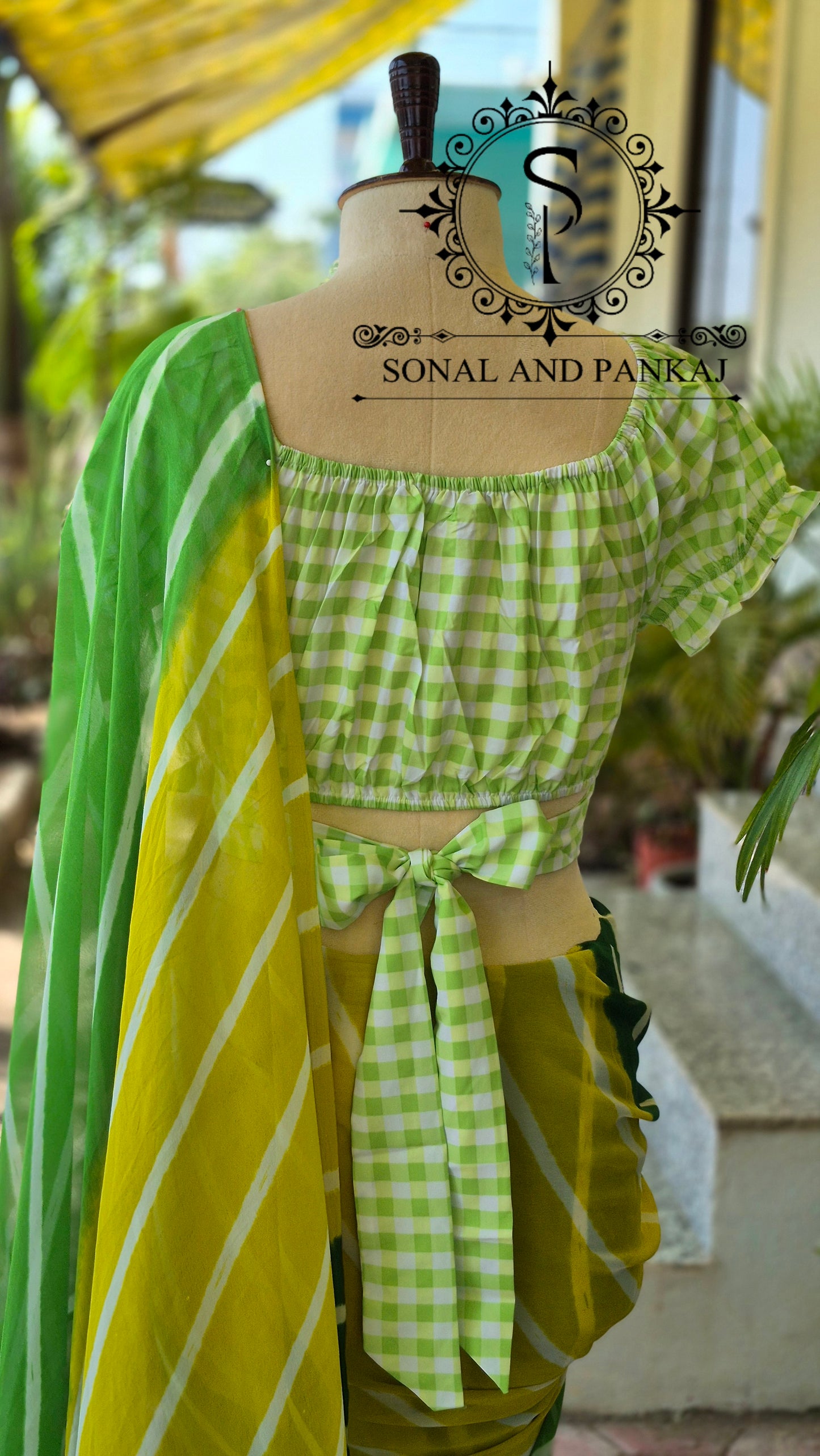 Chemisier à paillettes dorées avec sari prêt à draper - SA00929