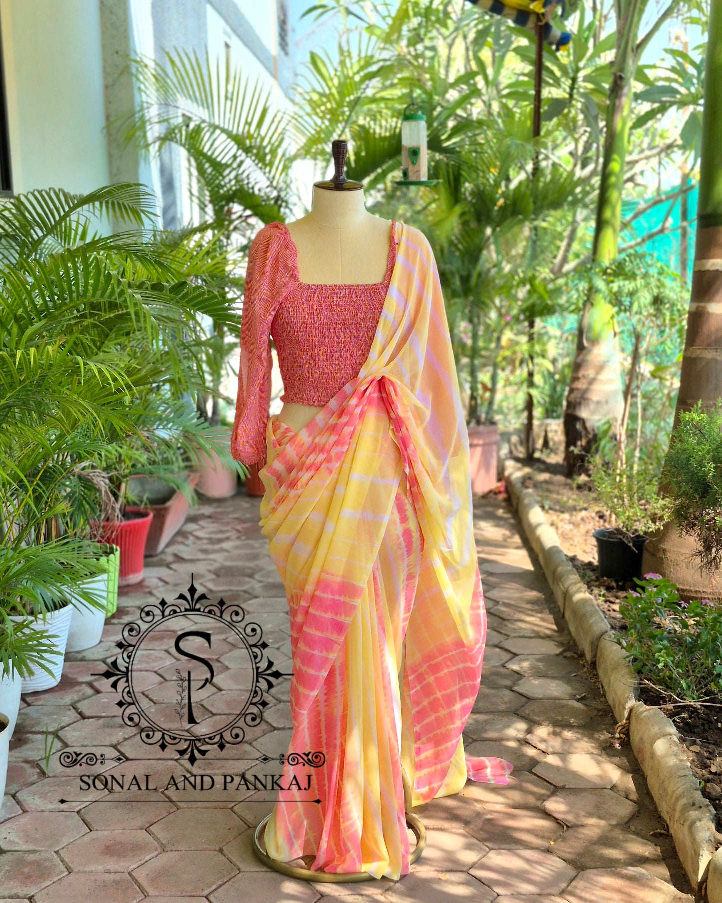 Chemisier à paillettes dorées avec sari prêt à draper - SA00929