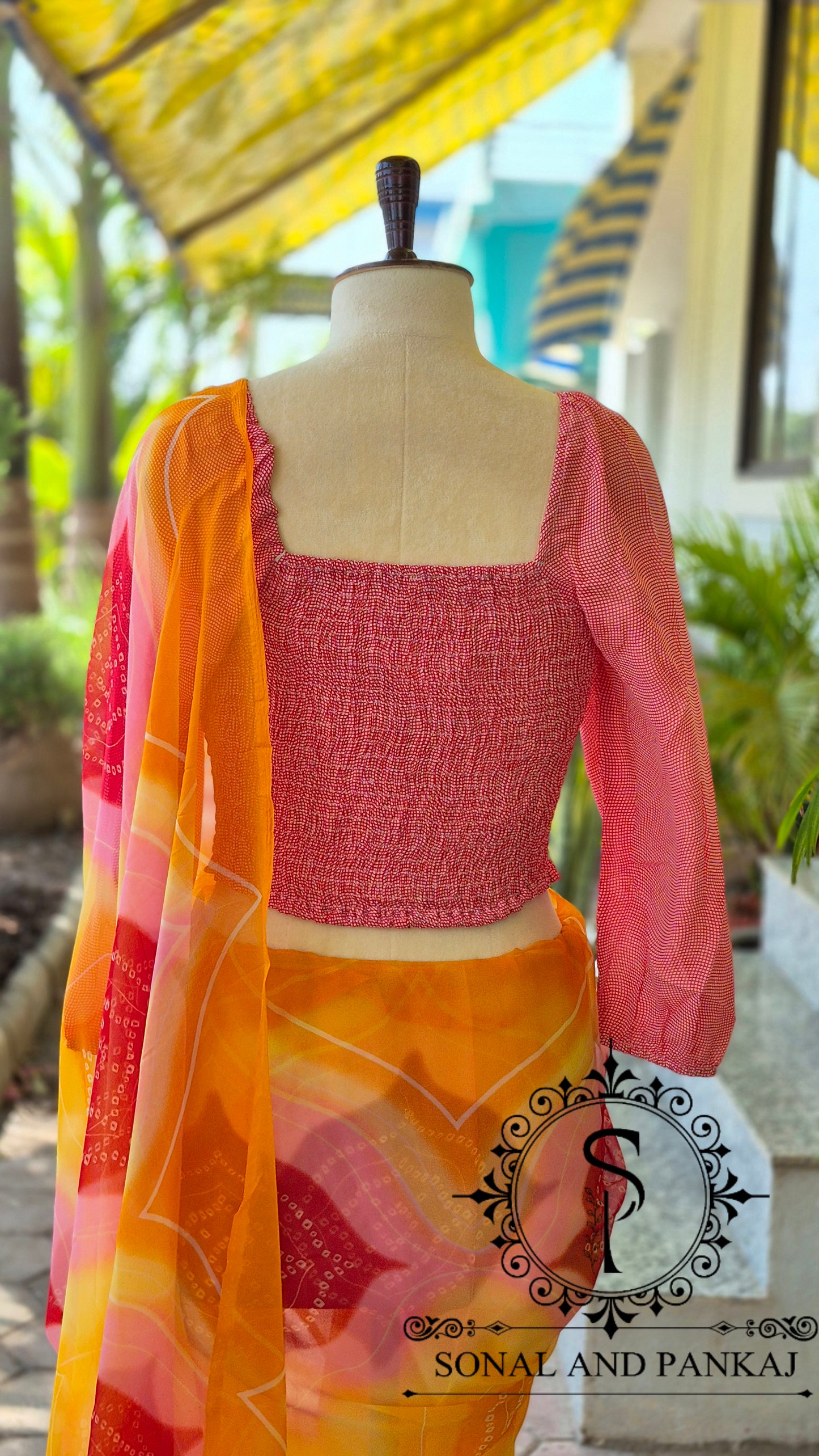 Chemisier à paillettes dorées avec sari prêt à draper - SA00929