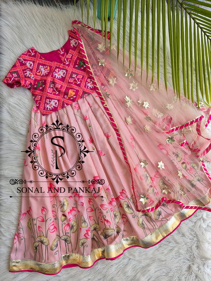 Rajkumari - Peach Pichwai Ensemble by Sonal and Pankaj - KD01678