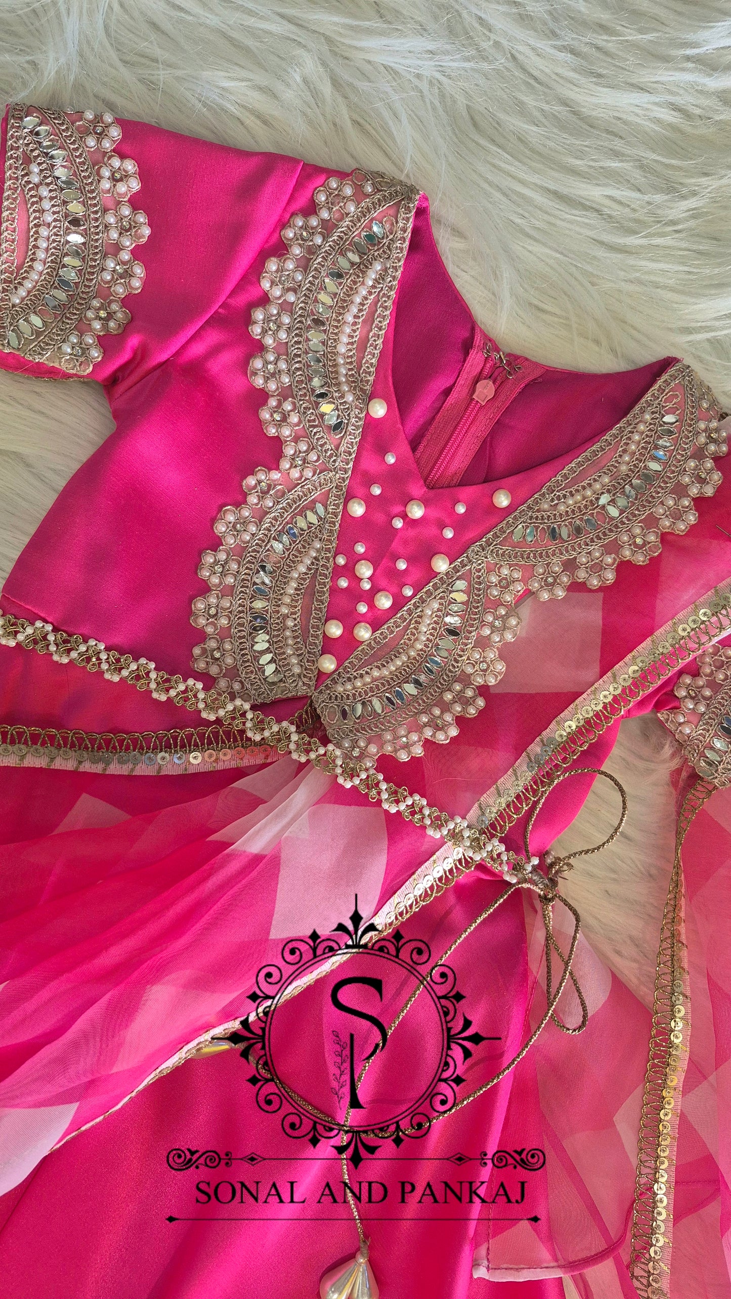 Magnifique Lehenga et chemisier de notre collection Traditions of India - LH00370