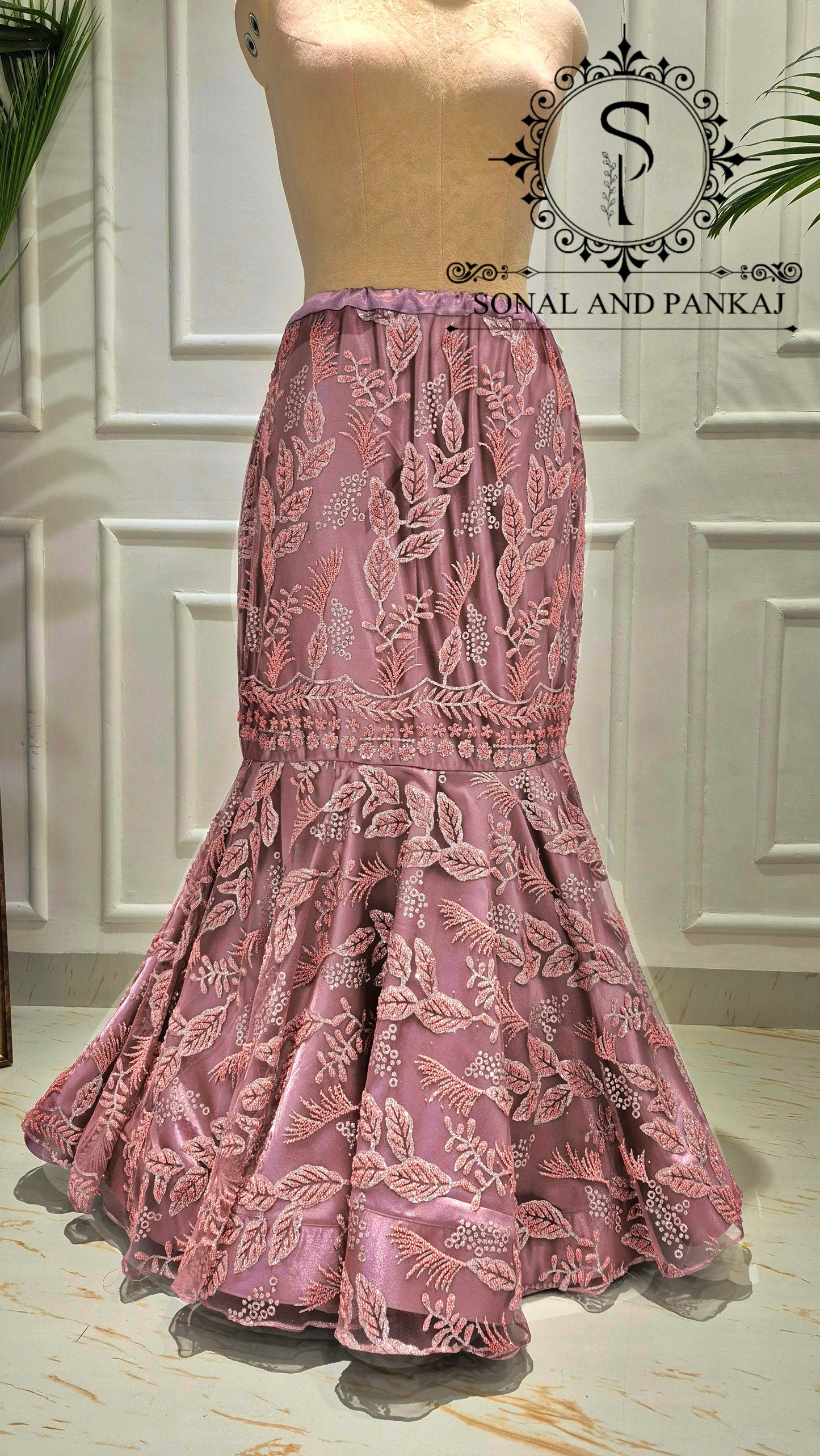 Chemisier de style veste brodée de paon 3D avec sari à volants prêt à porter - SA00727