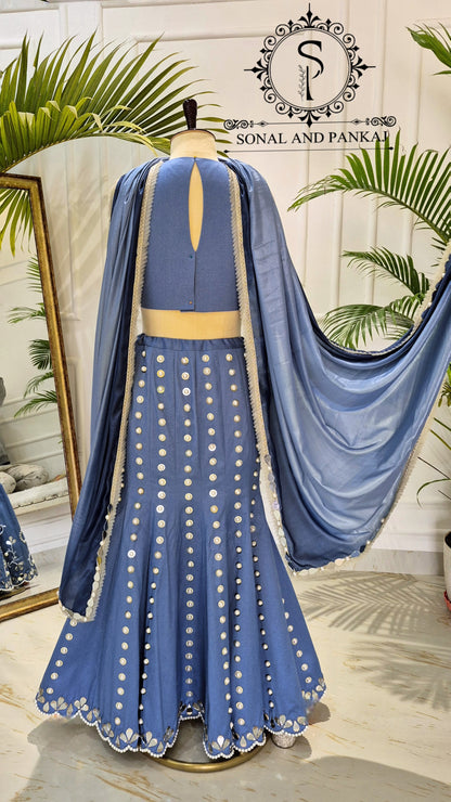 Chemisier de style veste brodée de paon 3D avec sari à volants prêt à porter - SA00727