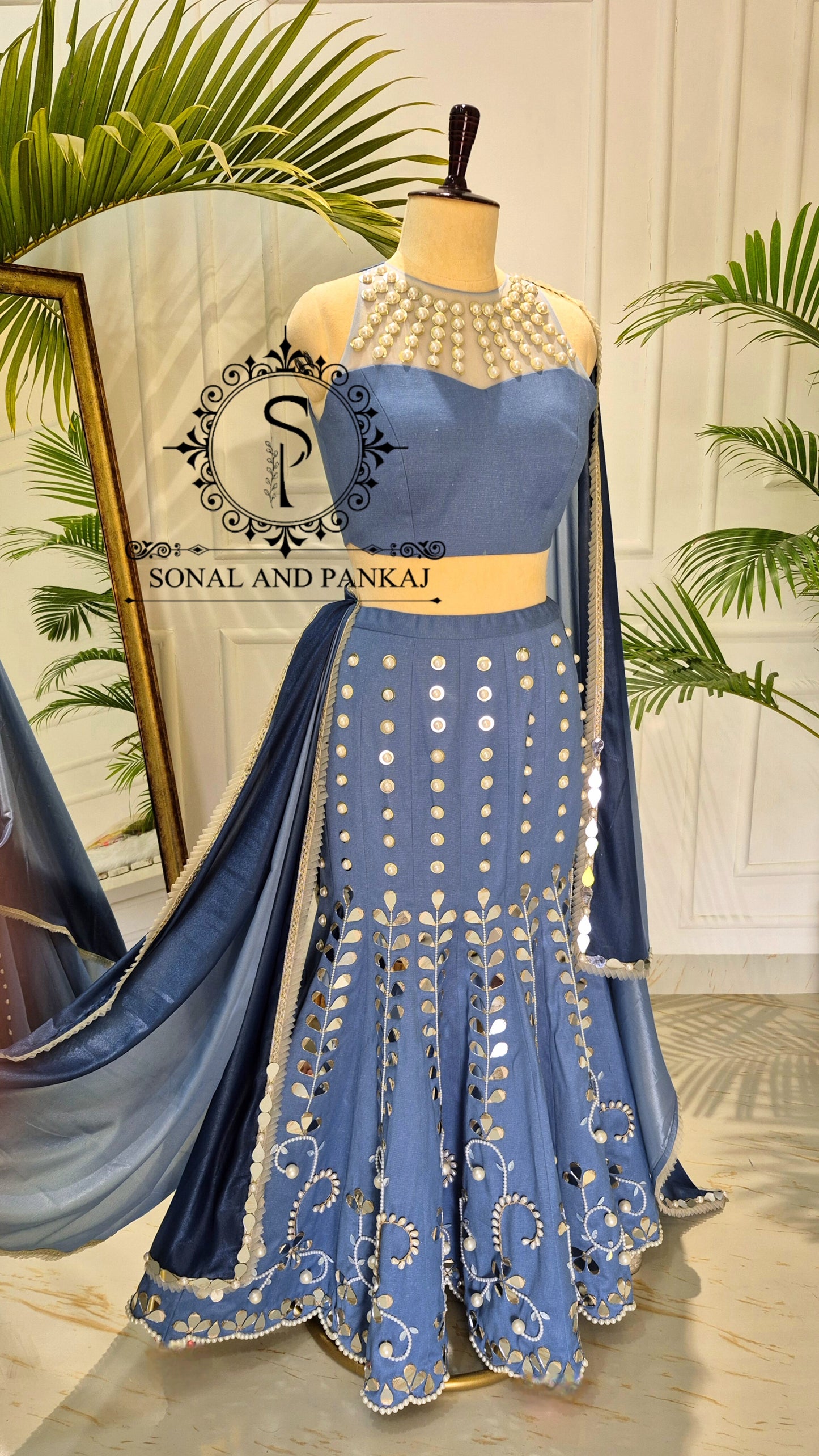 Chemisier de style veste brodée de paon 3D avec sari à volants prêt à porter - SA00727