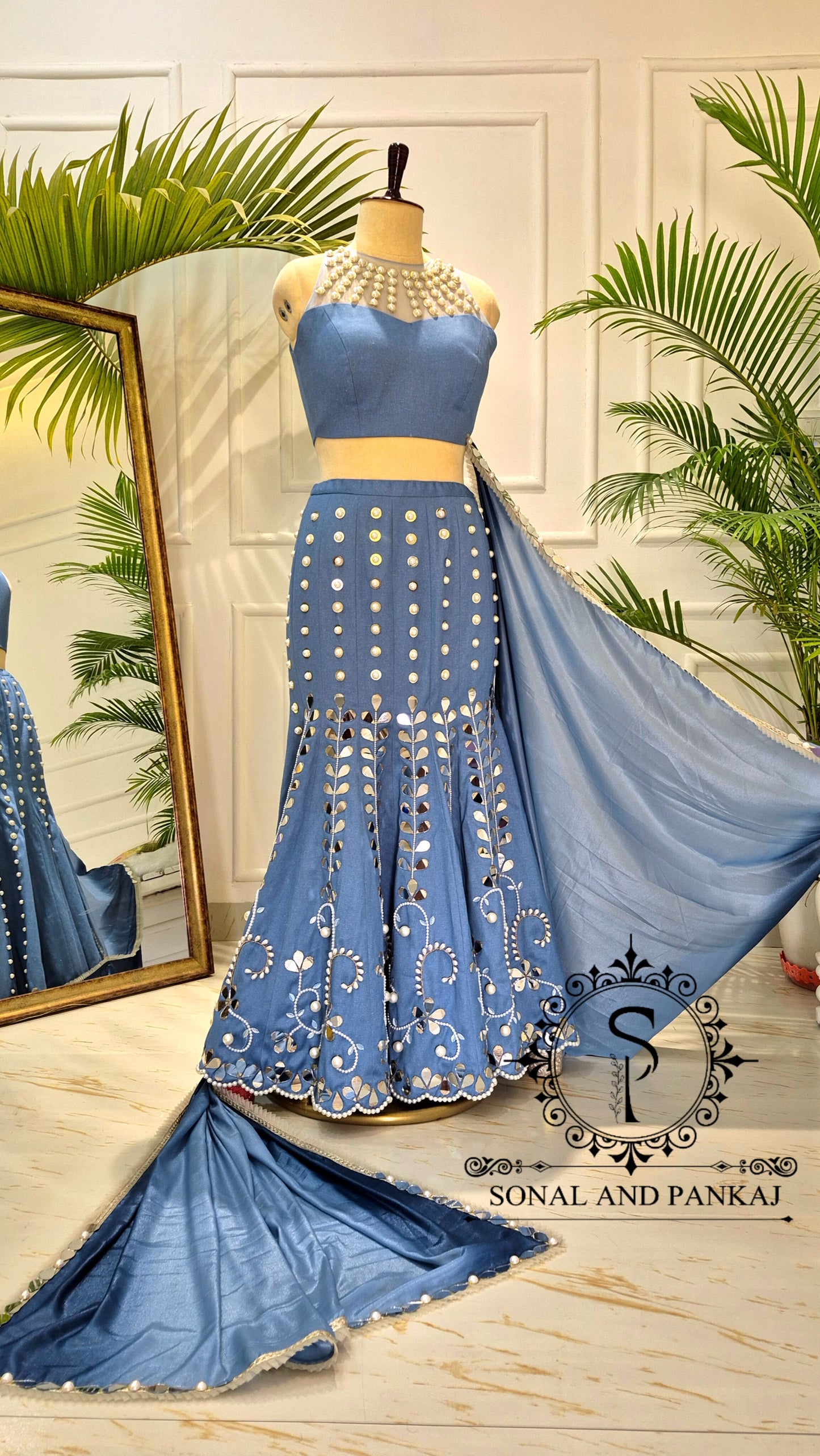 Chemisier de style veste brodée de paon 3D avec sari à volants prêt à porter - SA00727