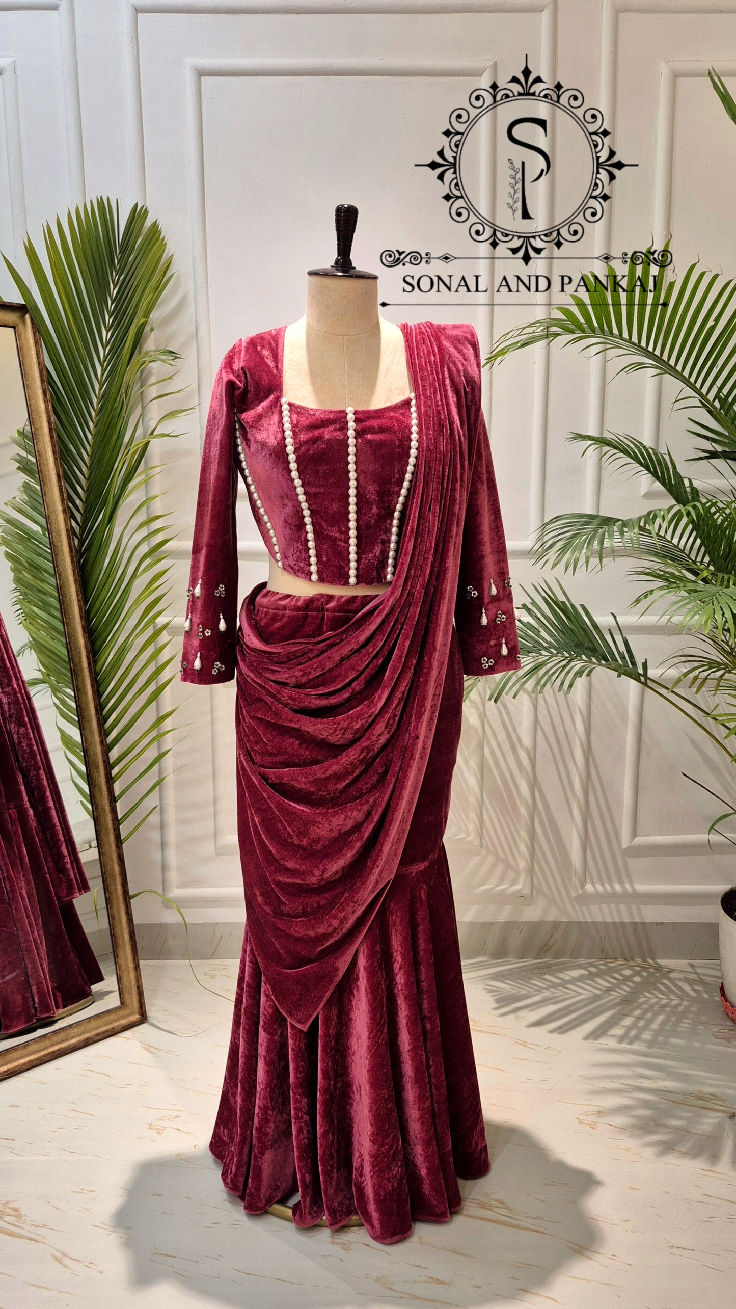 Sari imprimé bandhani rouge prêt à porter avec chemisier brodé à la main - SA00806