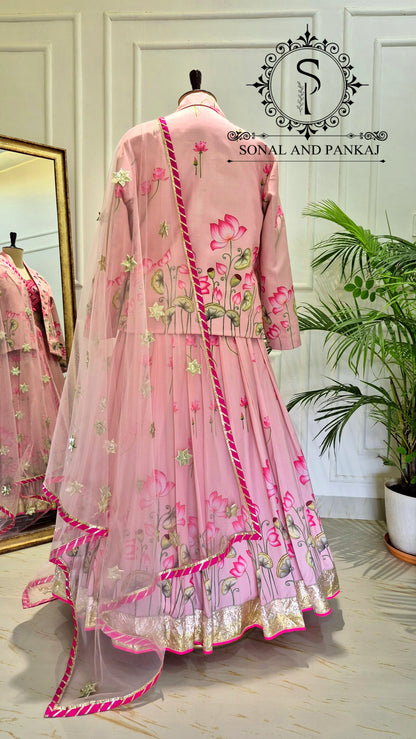 Blouse Bandhej faite à la main avec organza Duppatta et Chandri Jaal Lehenga - LH01202