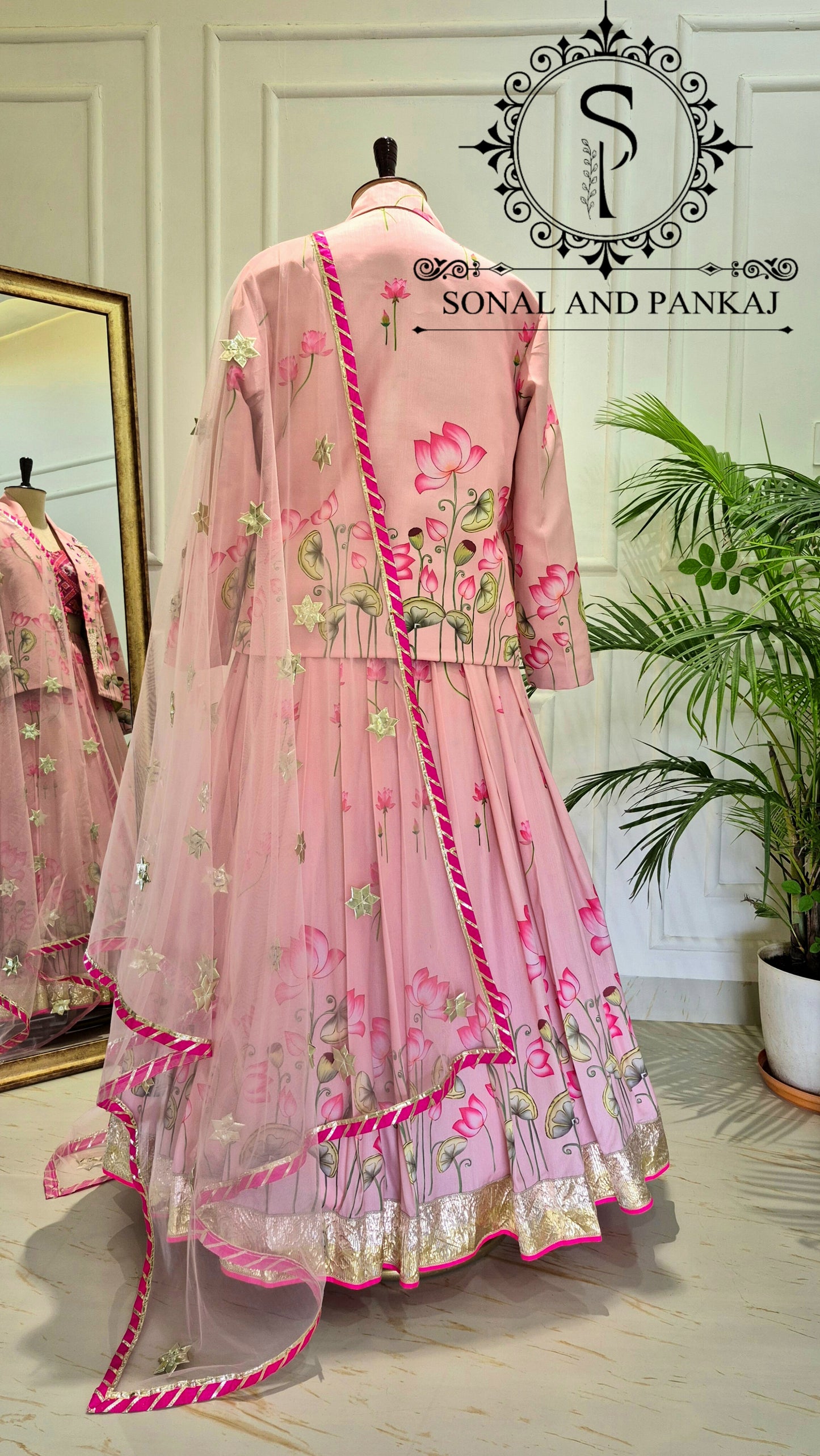 Blouse Bandhej faite à la main avec organza Duppatta et Chandri Jaal Lehenga - LH01202