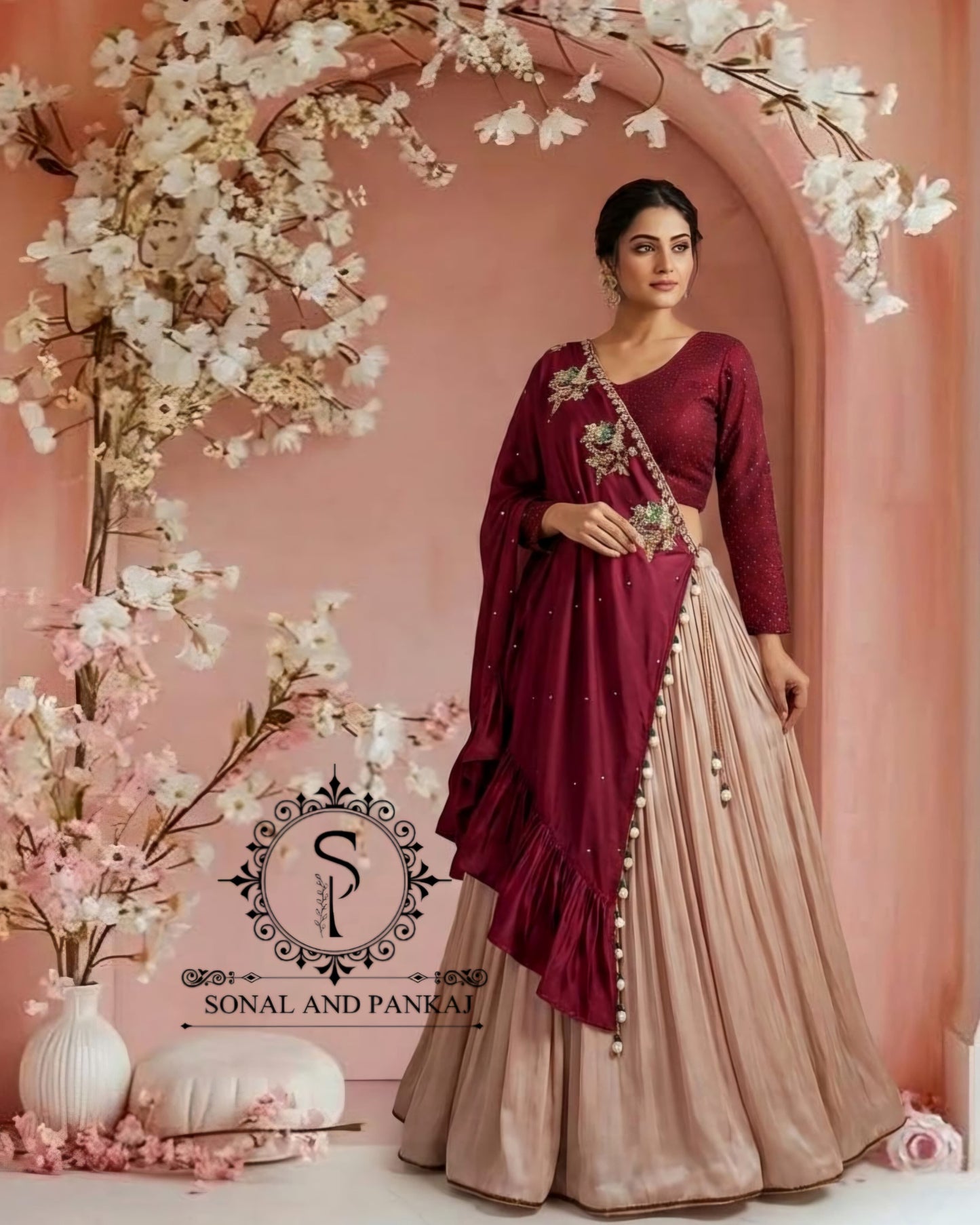 Chemisier de style veste brodée de paon 3D avec sari à volants prêt à porter - SA00727