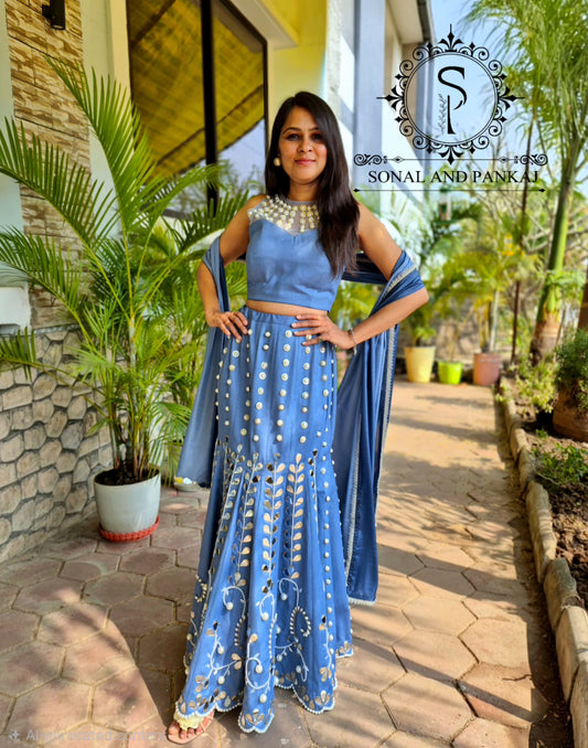 Chemisier de style veste brodée de paon 3D avec sari à volants prêt à porter - SA00727